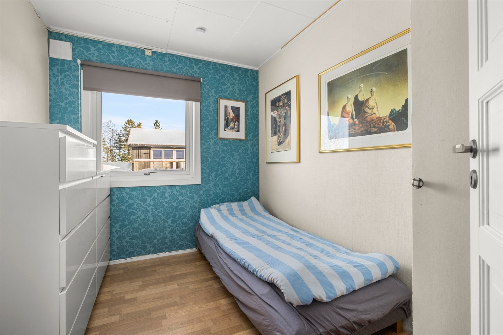 Praktisk soverom på 7 kvm - perfekt som barnerom, gjesterom eller kombinert kontor/overnattingsrom. Galleribilde