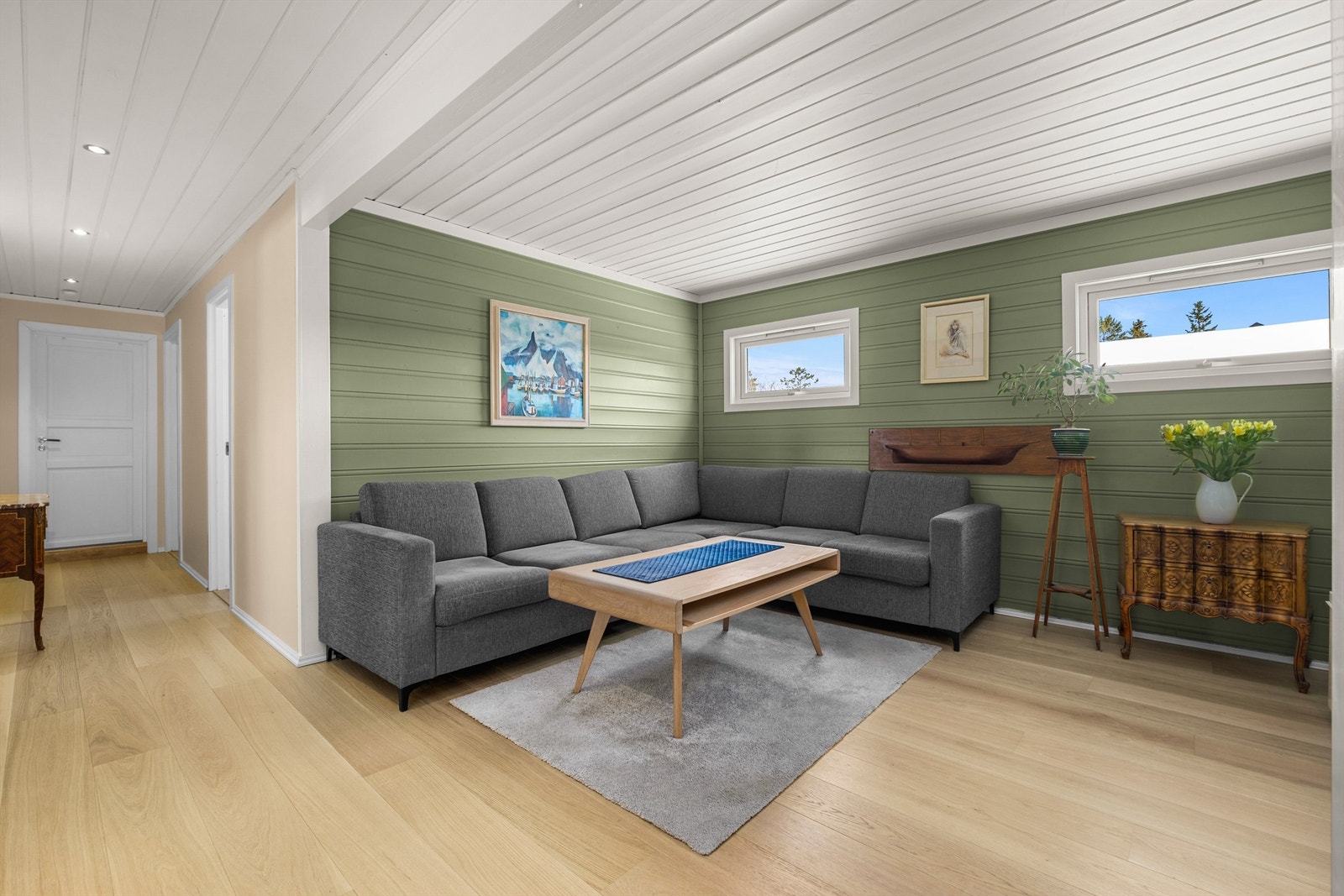 TV-stuen er opprinnelig byggemeldt som soverom og vaskerom og kan enkelt tilbakeføres hvis ønskelig. Galleribilde