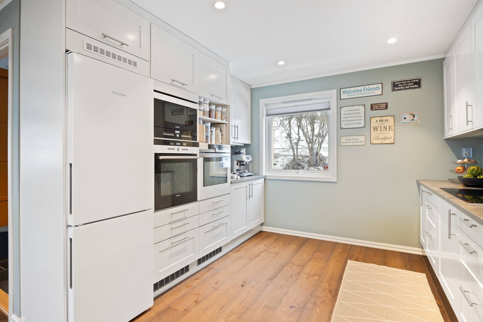 Komplett utstyrt kjøkken Galleribilde