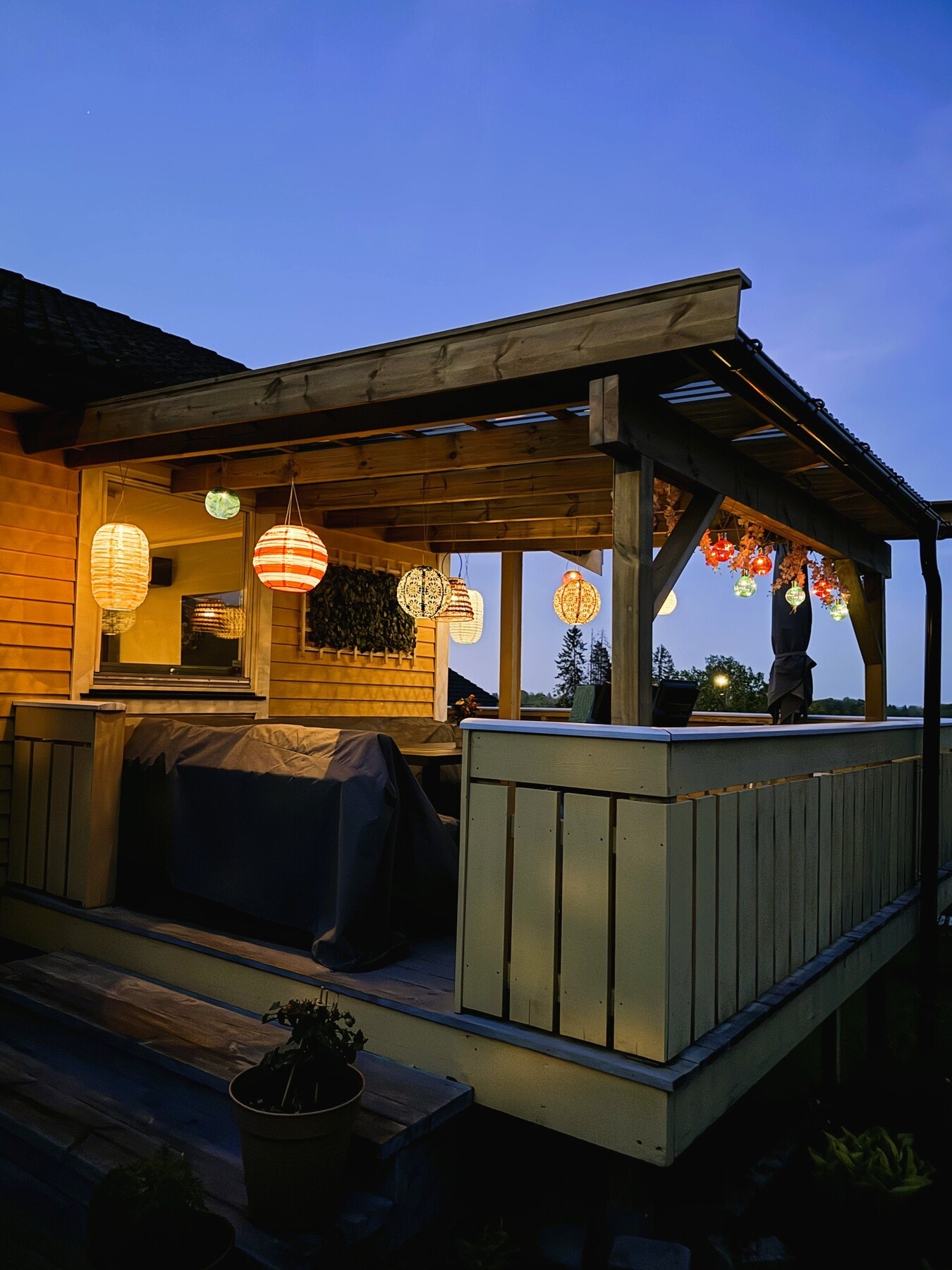 Eiers sommerbilde av veranda Galleribilde