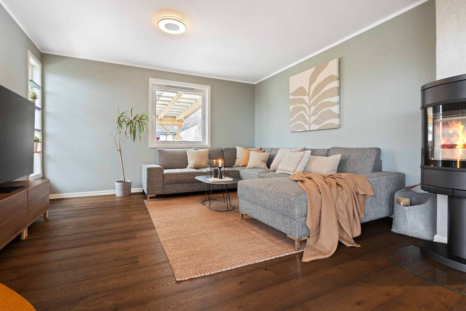 Koselig stue med peisovn (ny 2018) Galleribilde