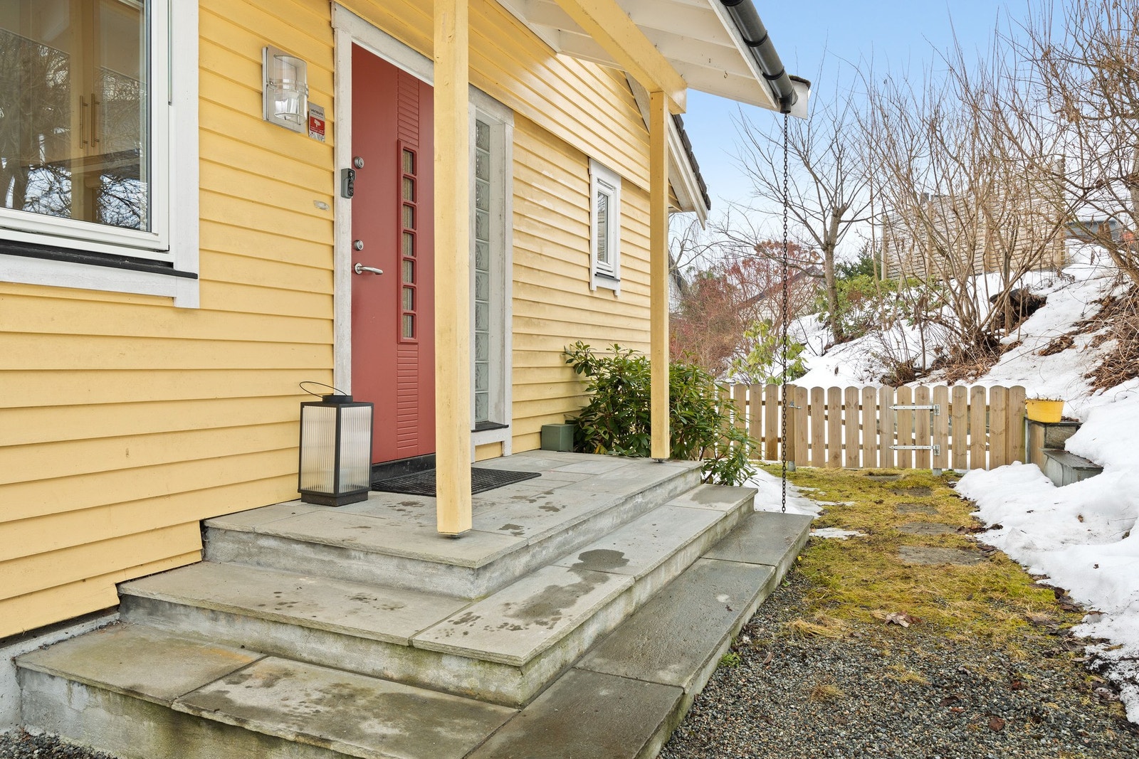 Overbygd hovbedinngang i 1. etasje Galleribilde