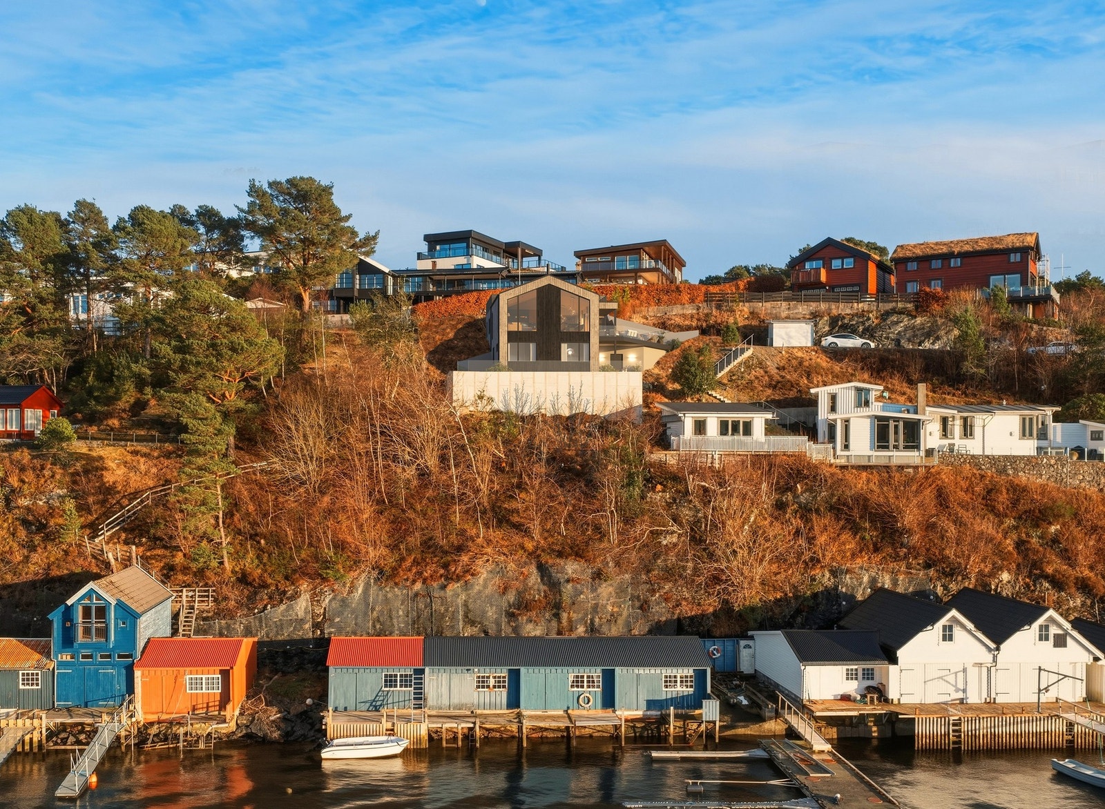 Det tar ca. 7 min å kjøre til Os sentrum. Galleribilde