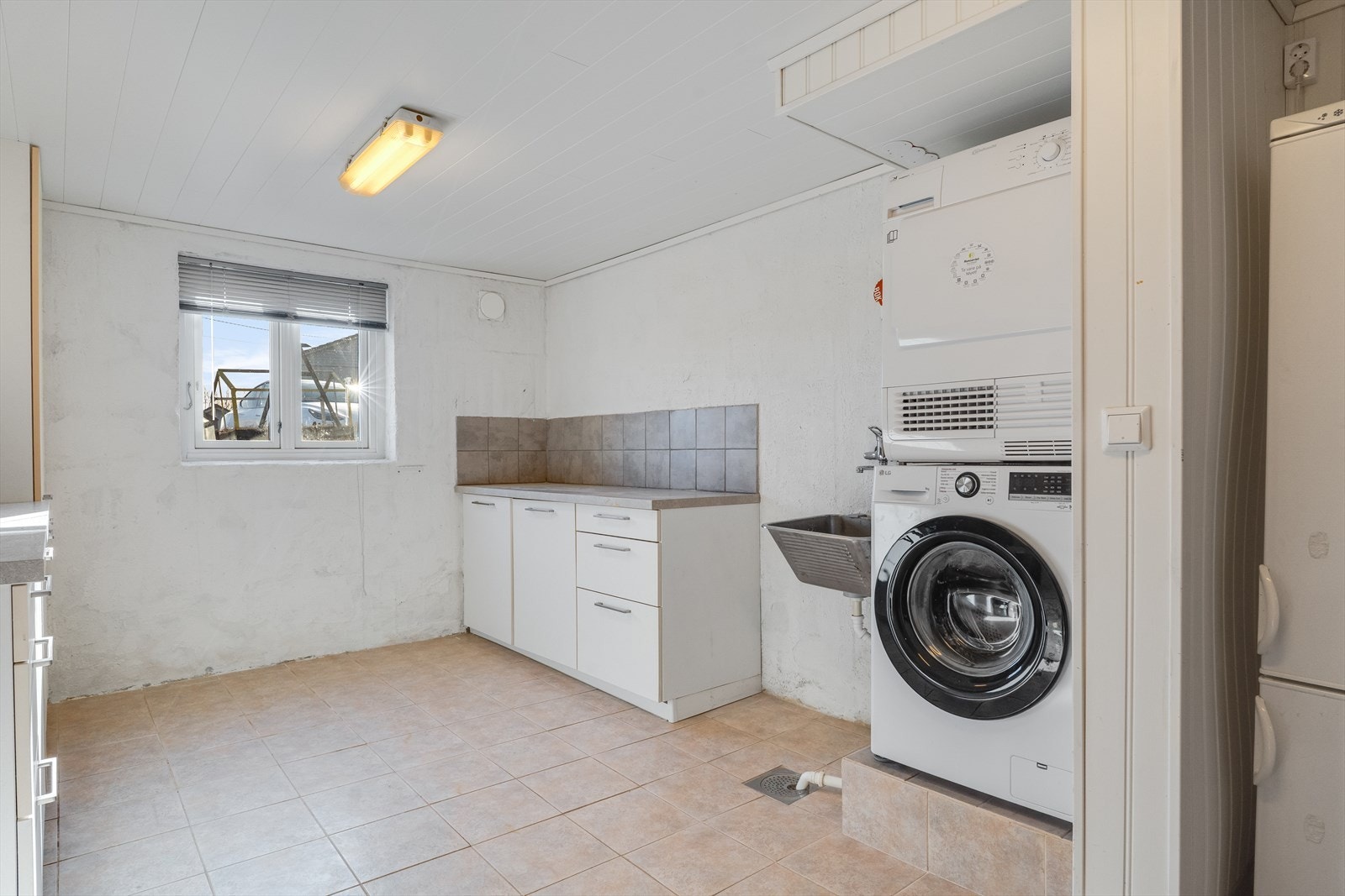 Stort vaskerom i underetasjen Galleribilde