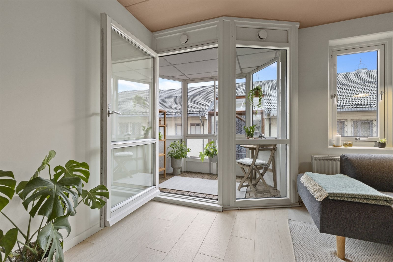 Balkongen er et deilig oppholdssted i sommerhalvåret. Galleribilde