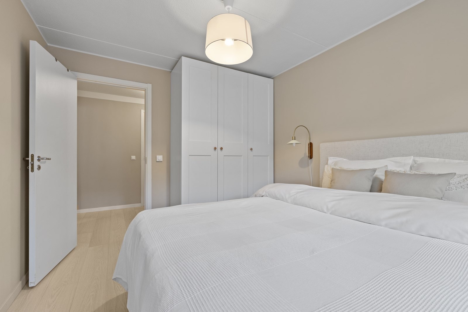 I 2024 er det lagt nytt gulv i leiligheten. Galleribilde