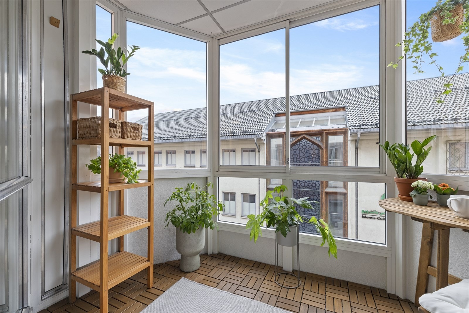 Balkongen er omtrent østvendt. Galleribilde