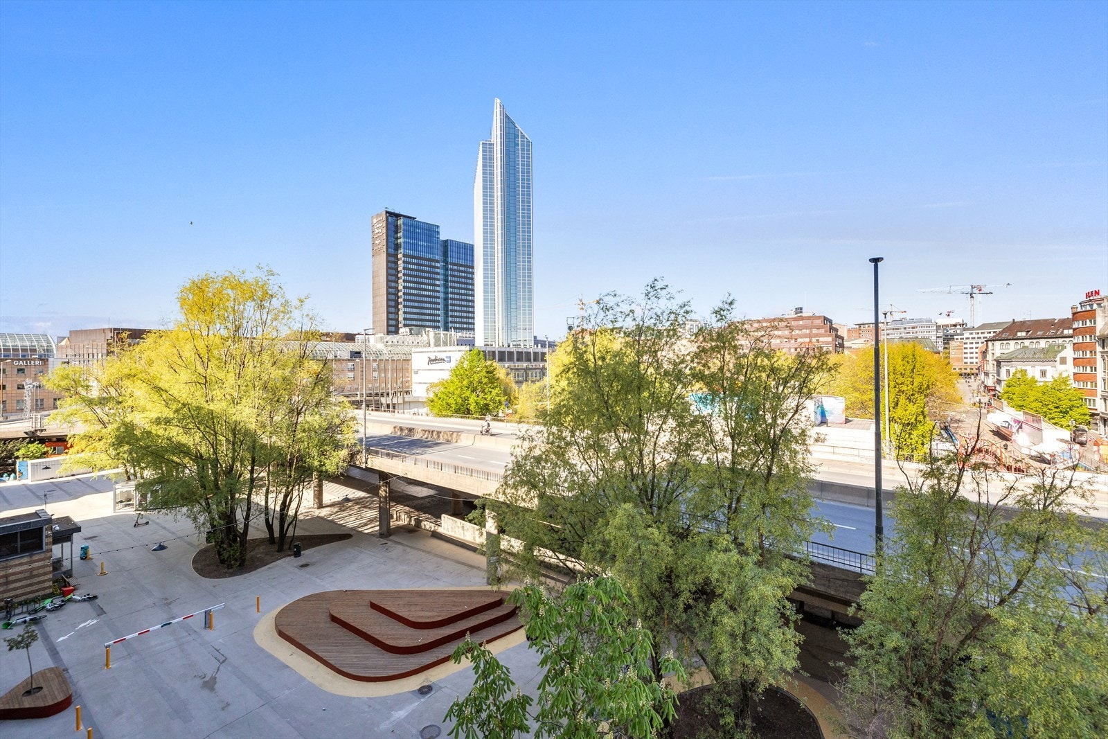 Fra leiligheten kan du spasere til Oslo S og Jernbanetorget Galleribilde