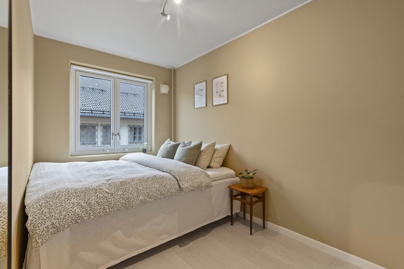 Rommet er perfekt som barnerom, gjesterom, hjemmekontor - eller en fleksibel kombinasjon etter behov. Galleribilde