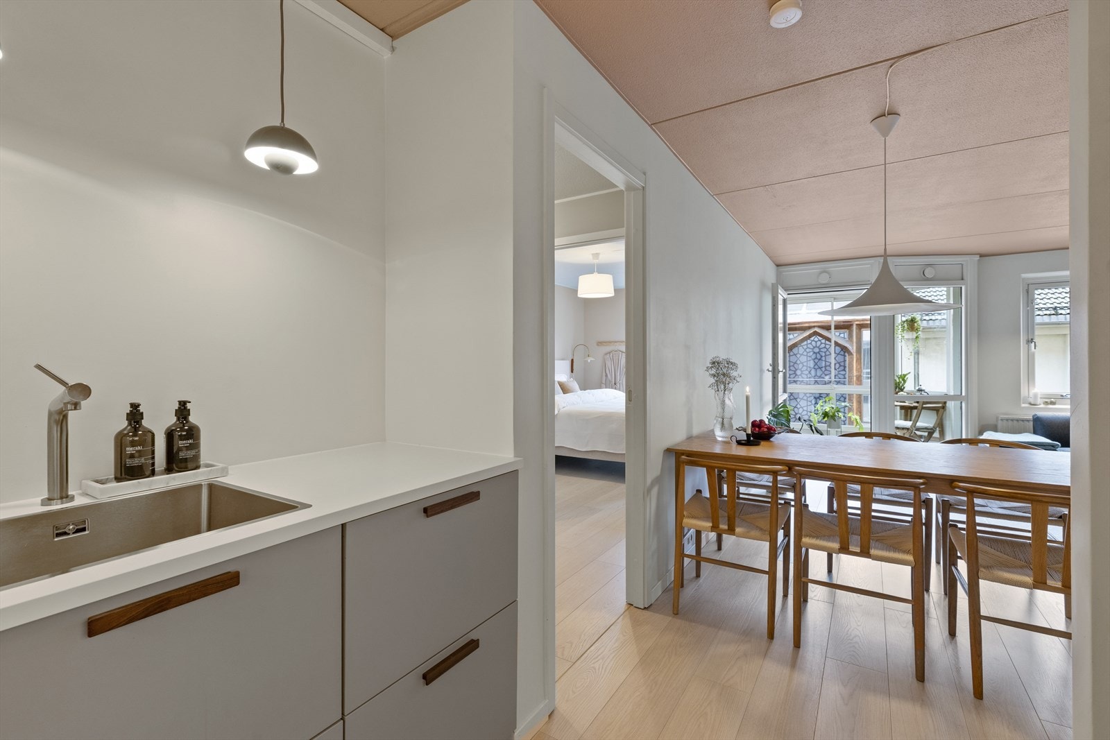 Komfyrvakt og lekkasjestopper for økt sikkerhet. Ventilator tilkoblet kanal. Galleribilde