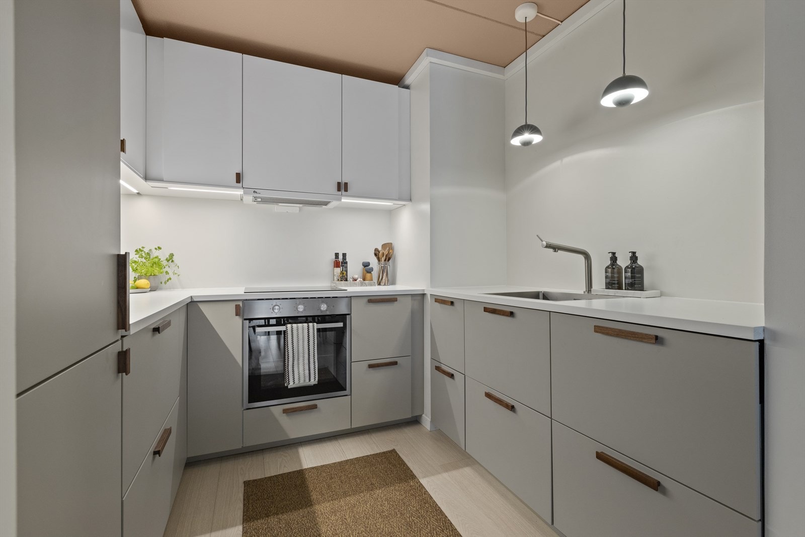 Moderne og stilrent IKEA-kjøkken nytt i 2024. Galleribilde