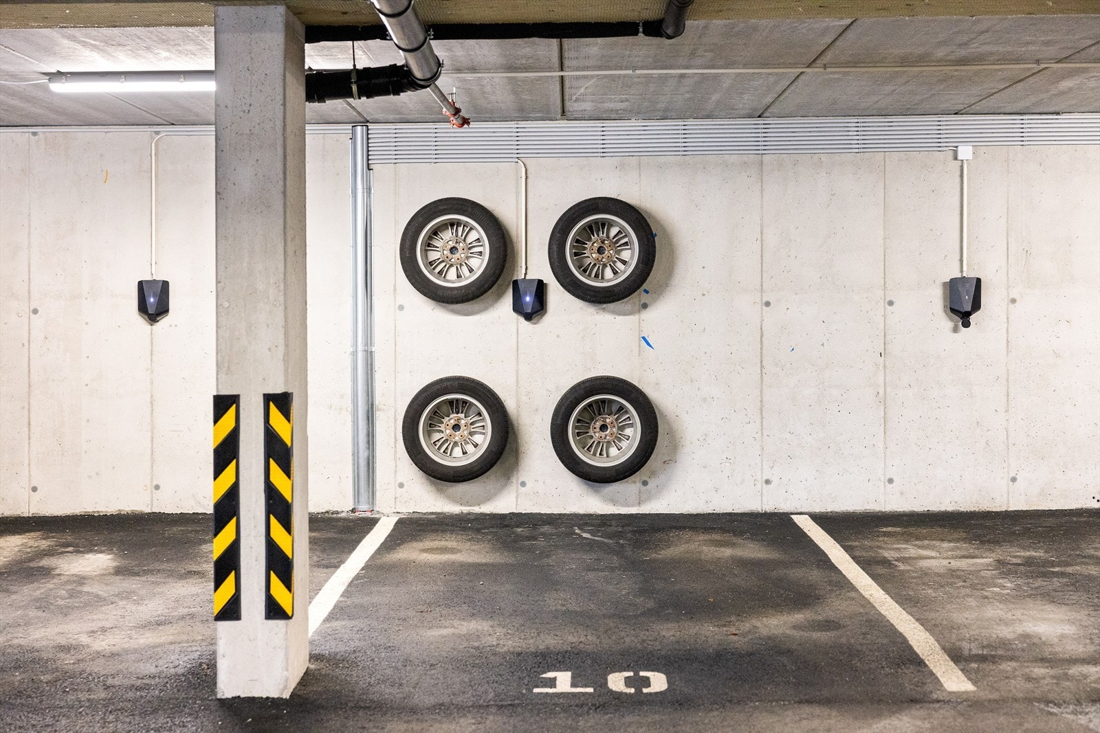 - Leiligheten har også en garasjeplass med elbil-lader - Galleribilde