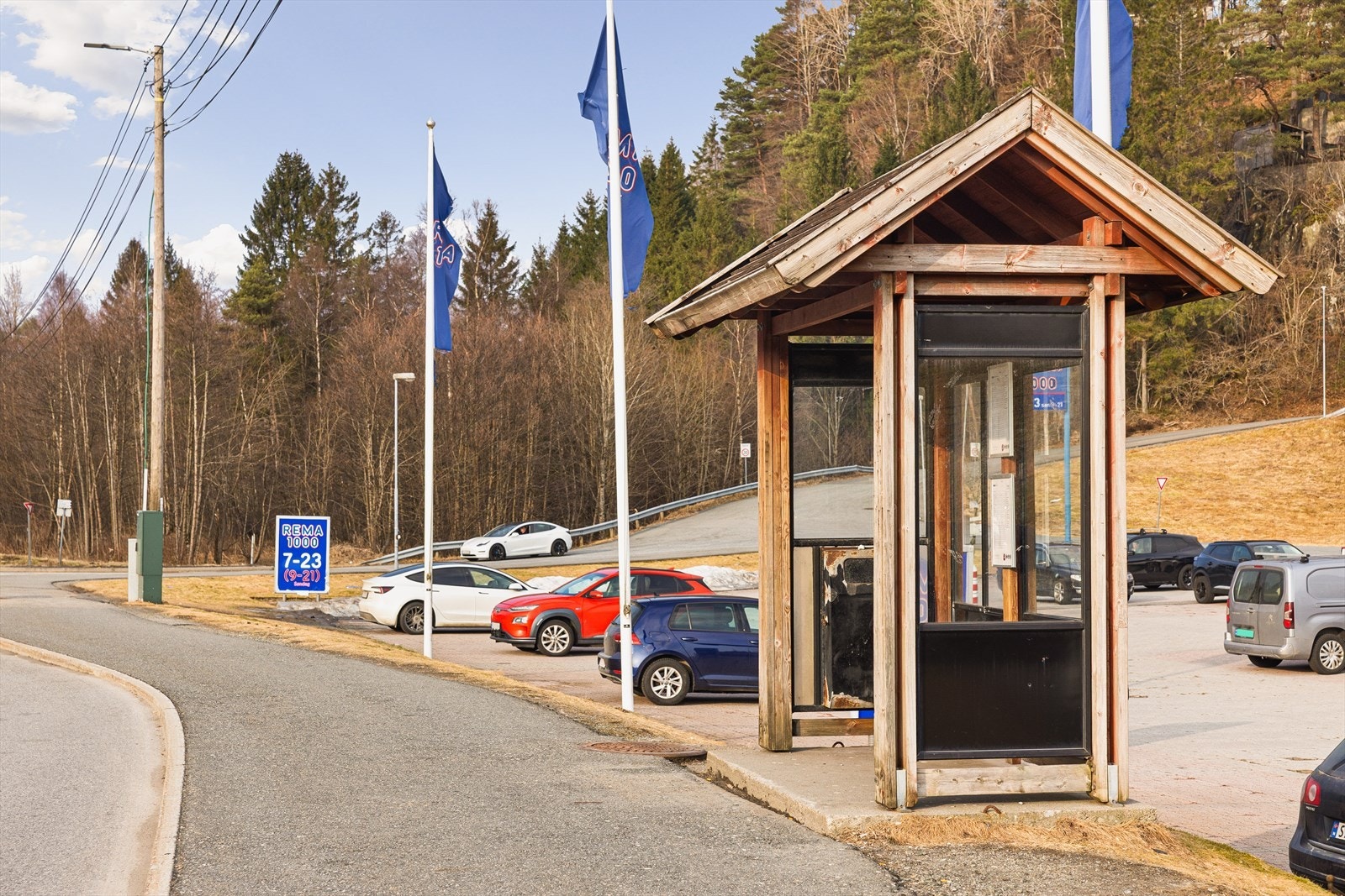 - Her finner man også busstopp hvor totalt 8 ulike linjer går - Galleribilde