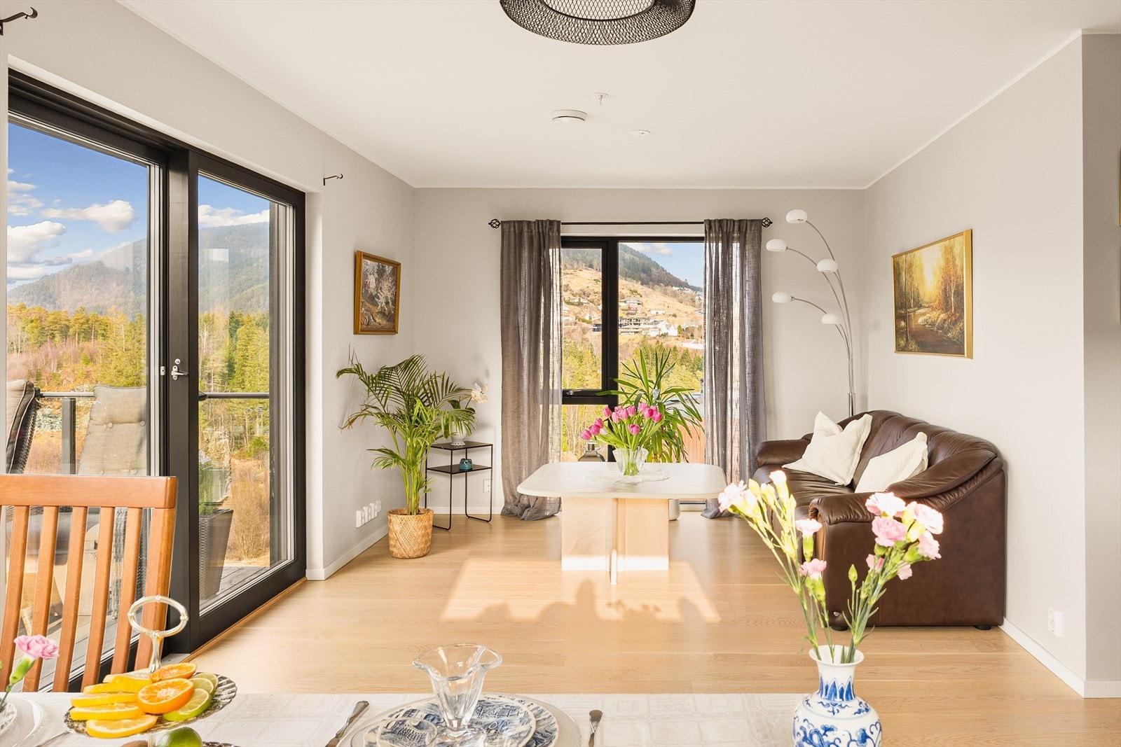 - Det er gulvvarme i stue og kjøkken, noe som er en av påkostningene som er gjort i leiligheten - Galleribilde