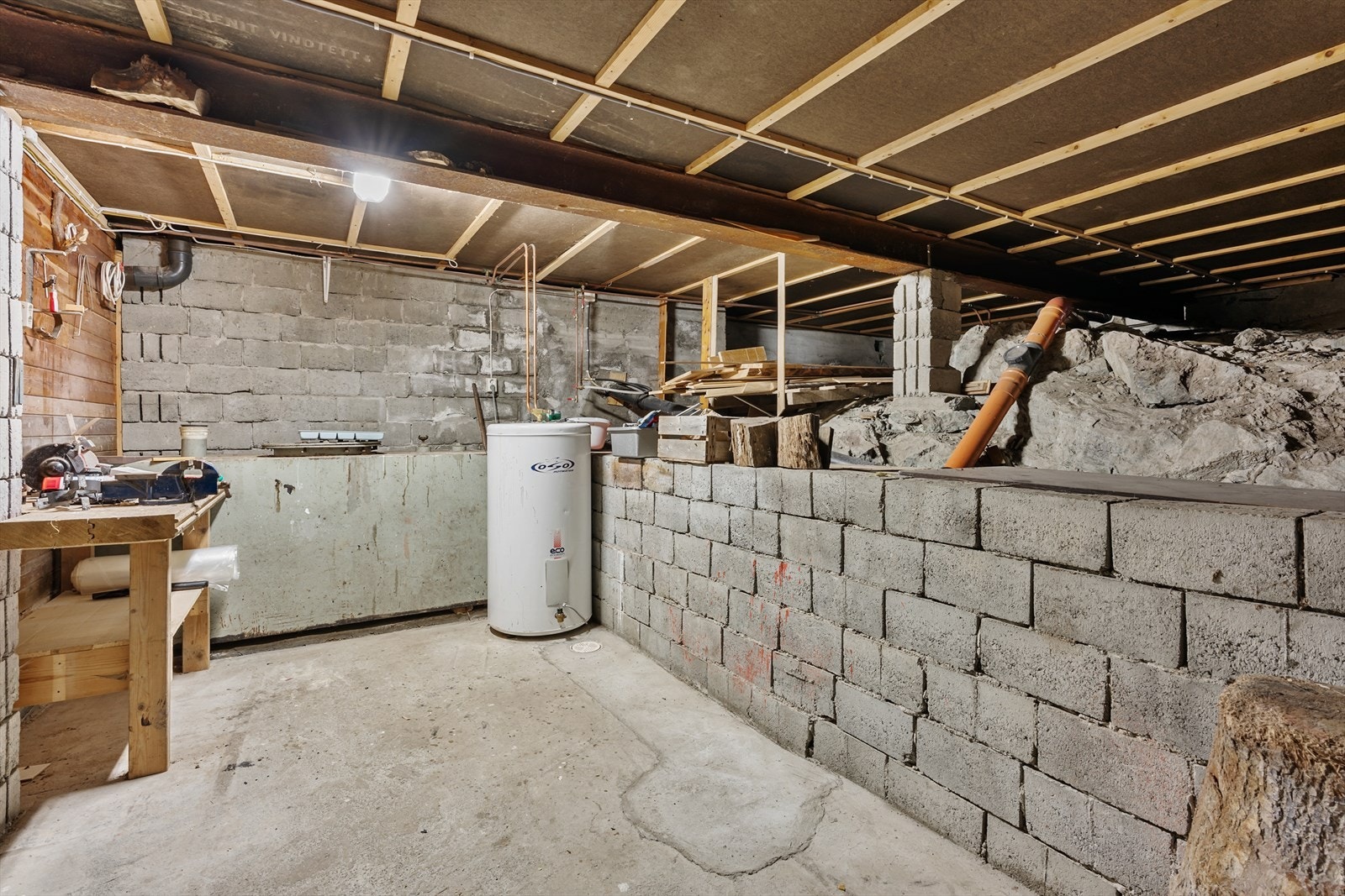 Uinnredet kjeller med blindkjeller Galleribilde