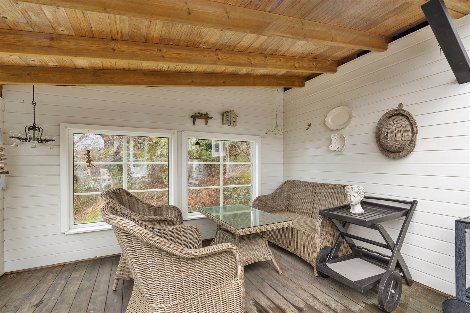 Nyt sommerhalvåret lenger med overbygd hagestue (ikke byggesøkt) Galleribilde