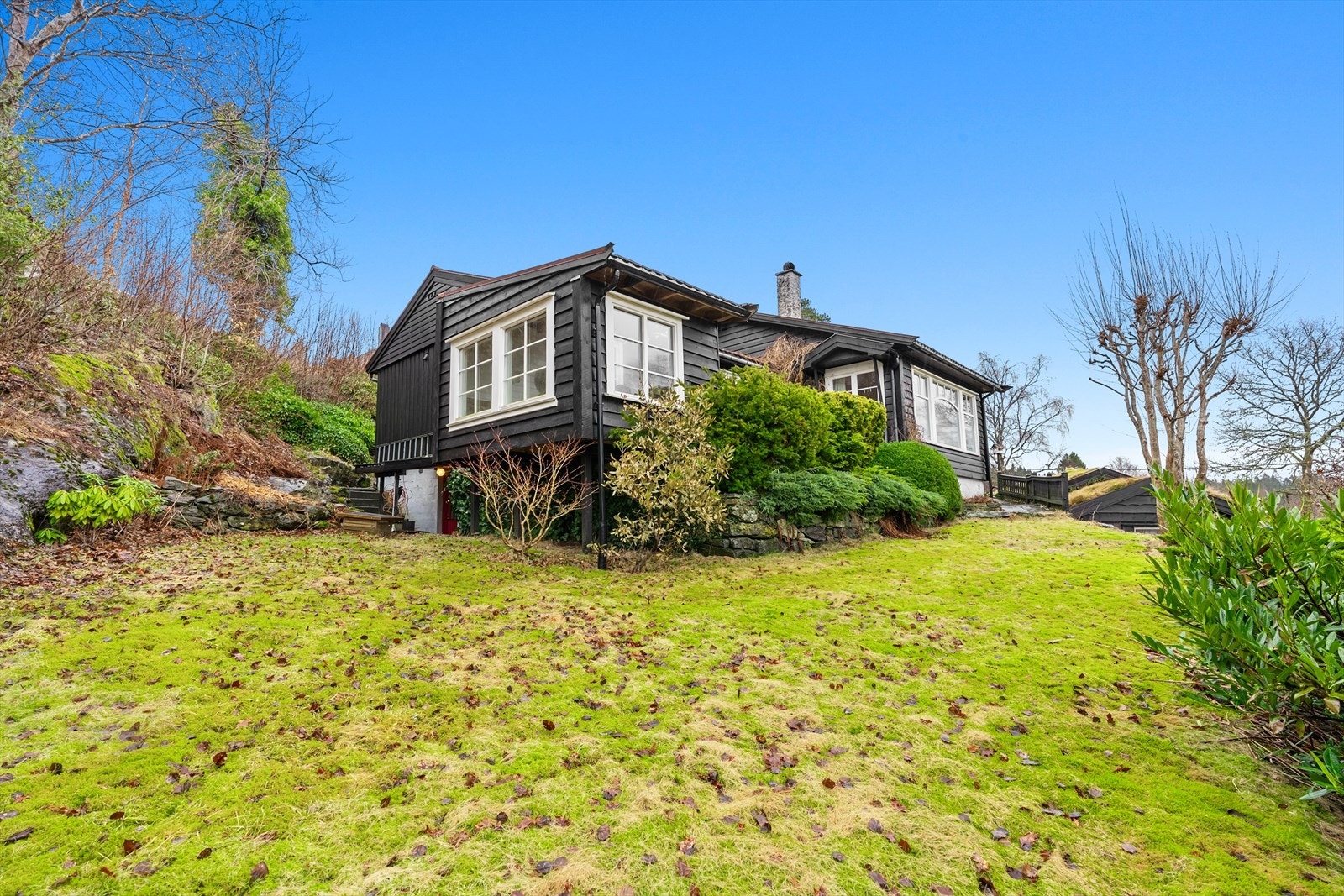 Boligen er innredet over en etasje + god lagringsplass i kjeller Galleribilde