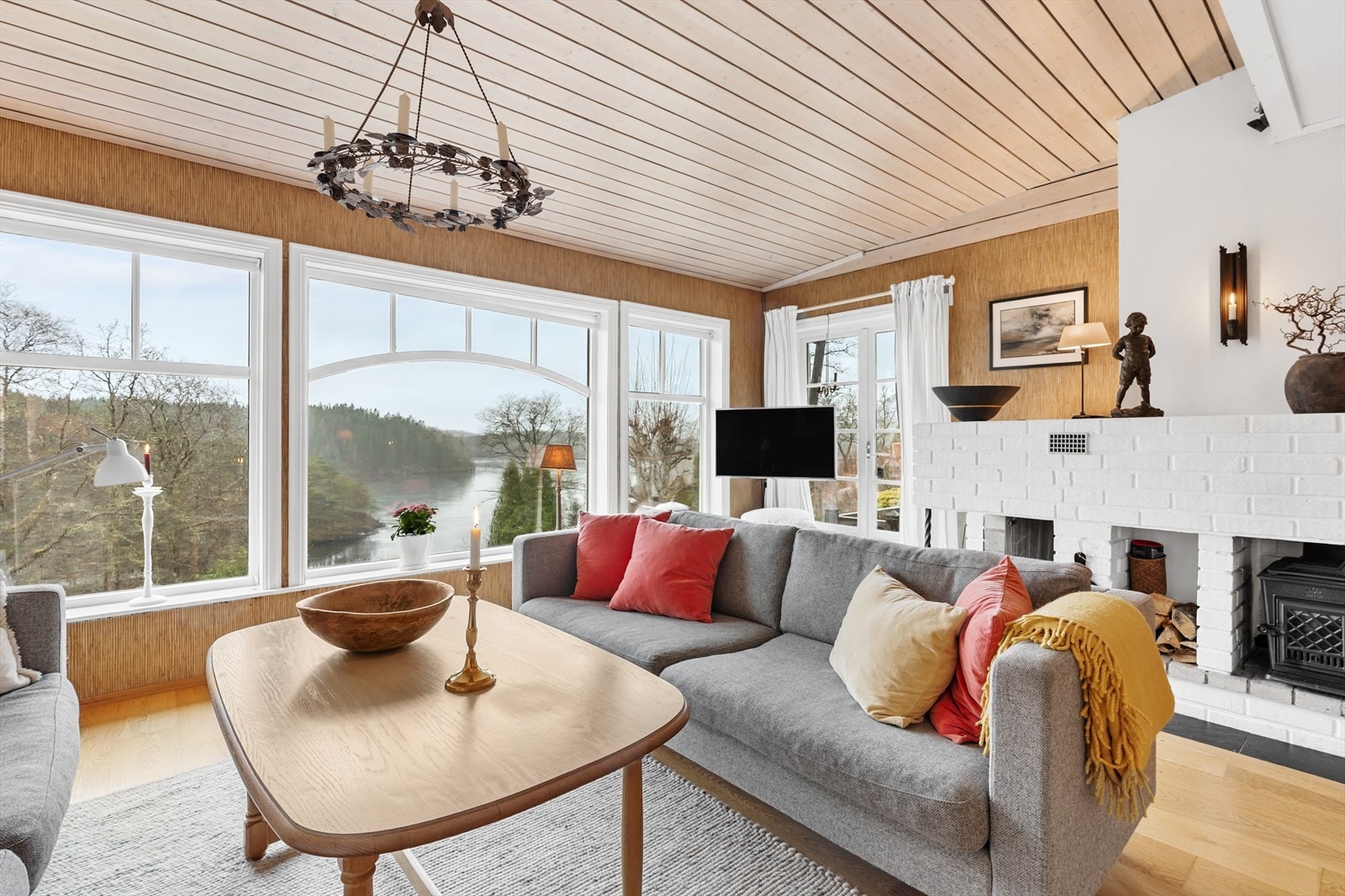 Stue har flott utsikt mot Storavatnet Galleribilde