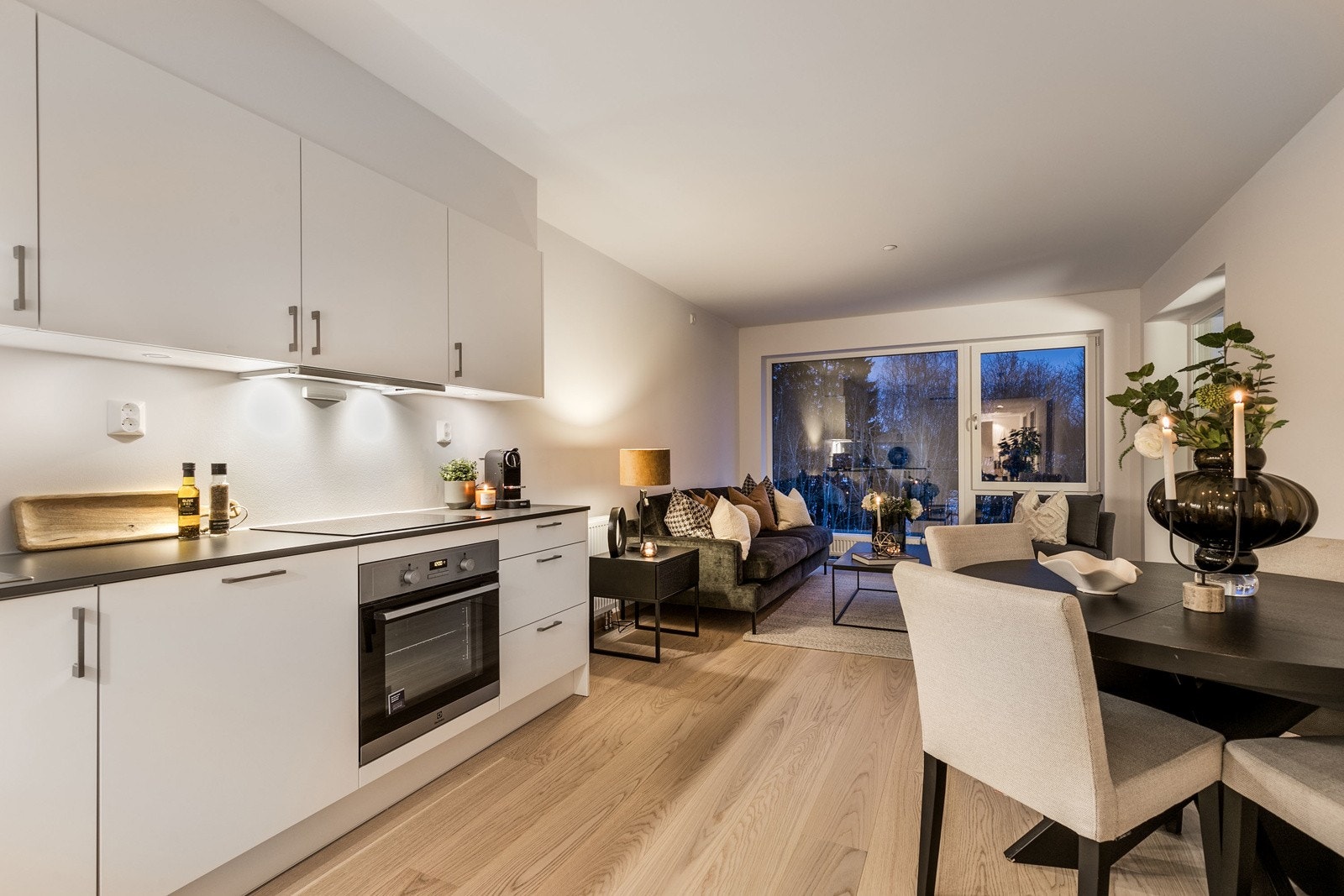 Velkommen til Døliringen 23, M504! Nyoppført og innbydende 4-roms hjørneleilighet med en lys planløsning, i det populære prosjektet Vestskogen. Galleribilde