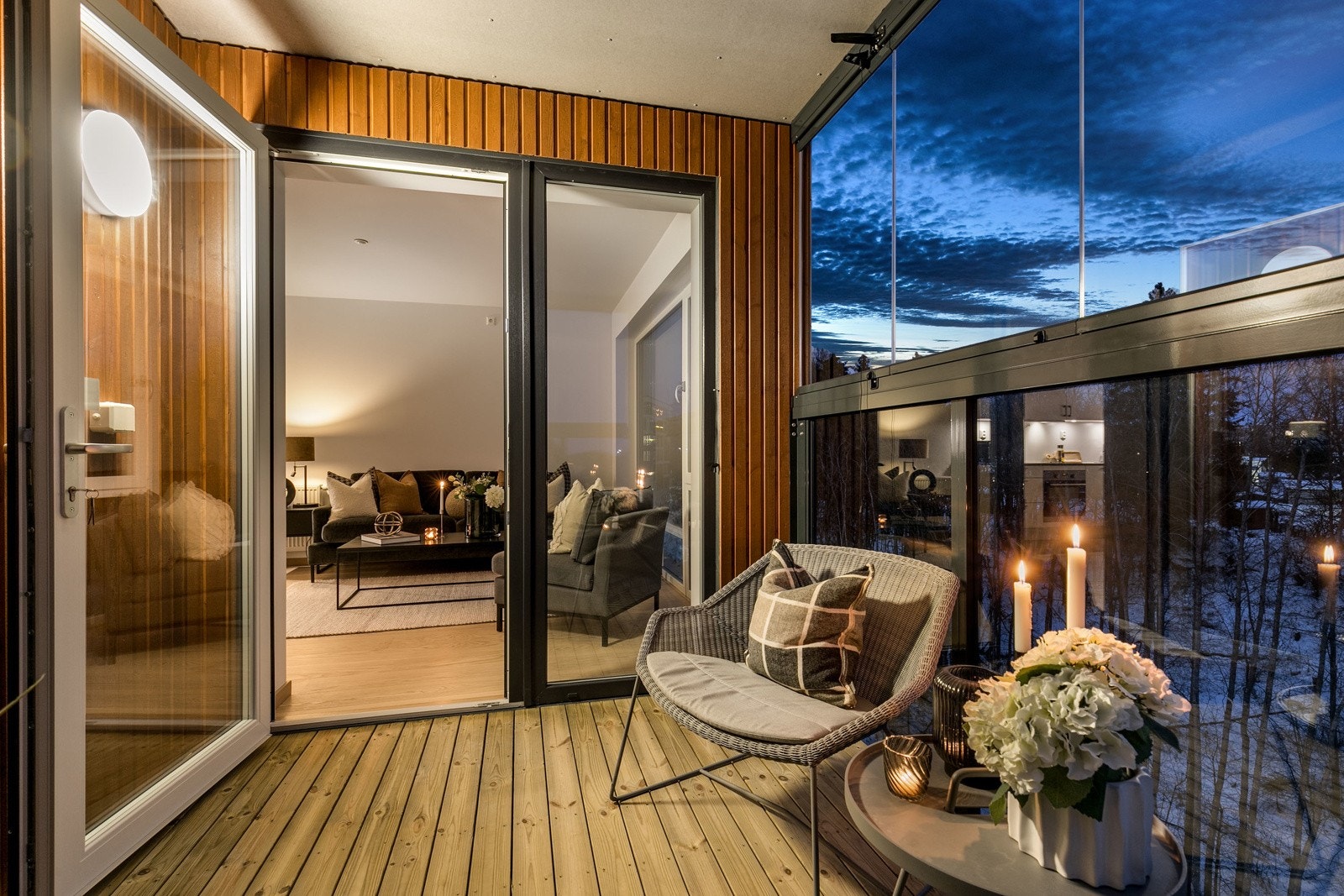 Flott utsyn mot skogen fra leiligheten. Galleribilde