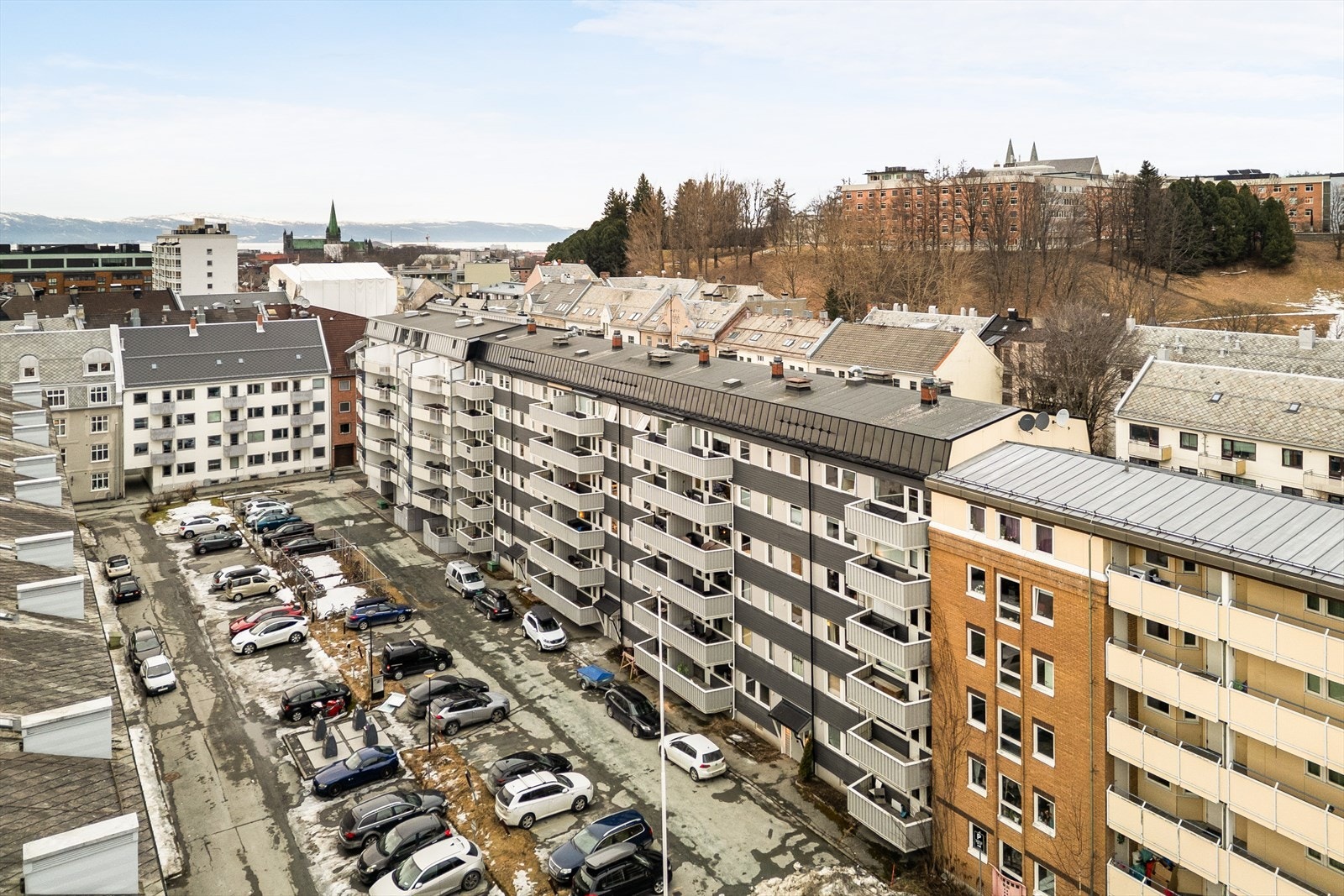 Velkommen til en hyggelig visningsopplevelse! Ta kontakt med megler dersom oppsatt visningstidspunkt ikke passer (m: 906 56 880). Galleribilde