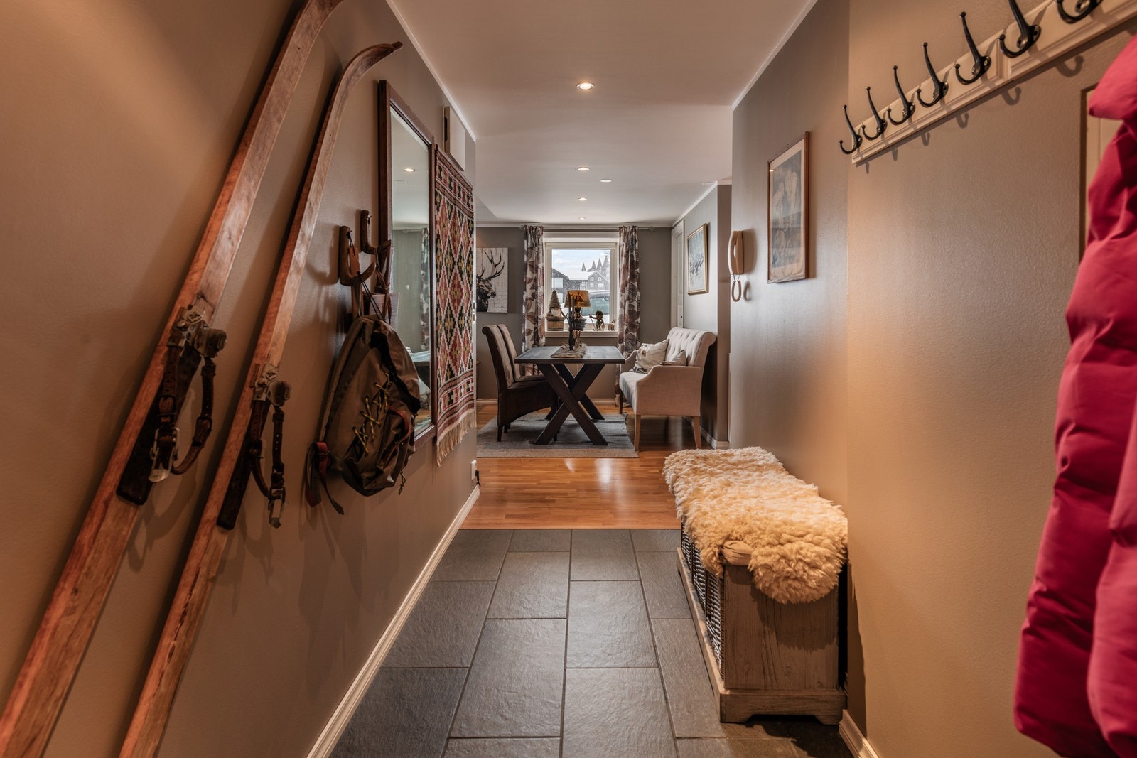 Flislagt entré Galleribilde