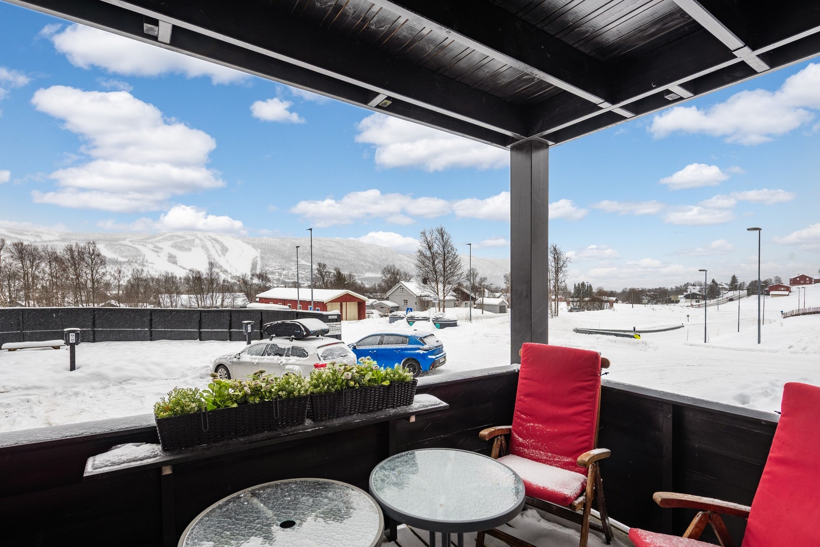 Fra balkongen på fremsiden har man full utsikt mot Vestlia Galleribilde