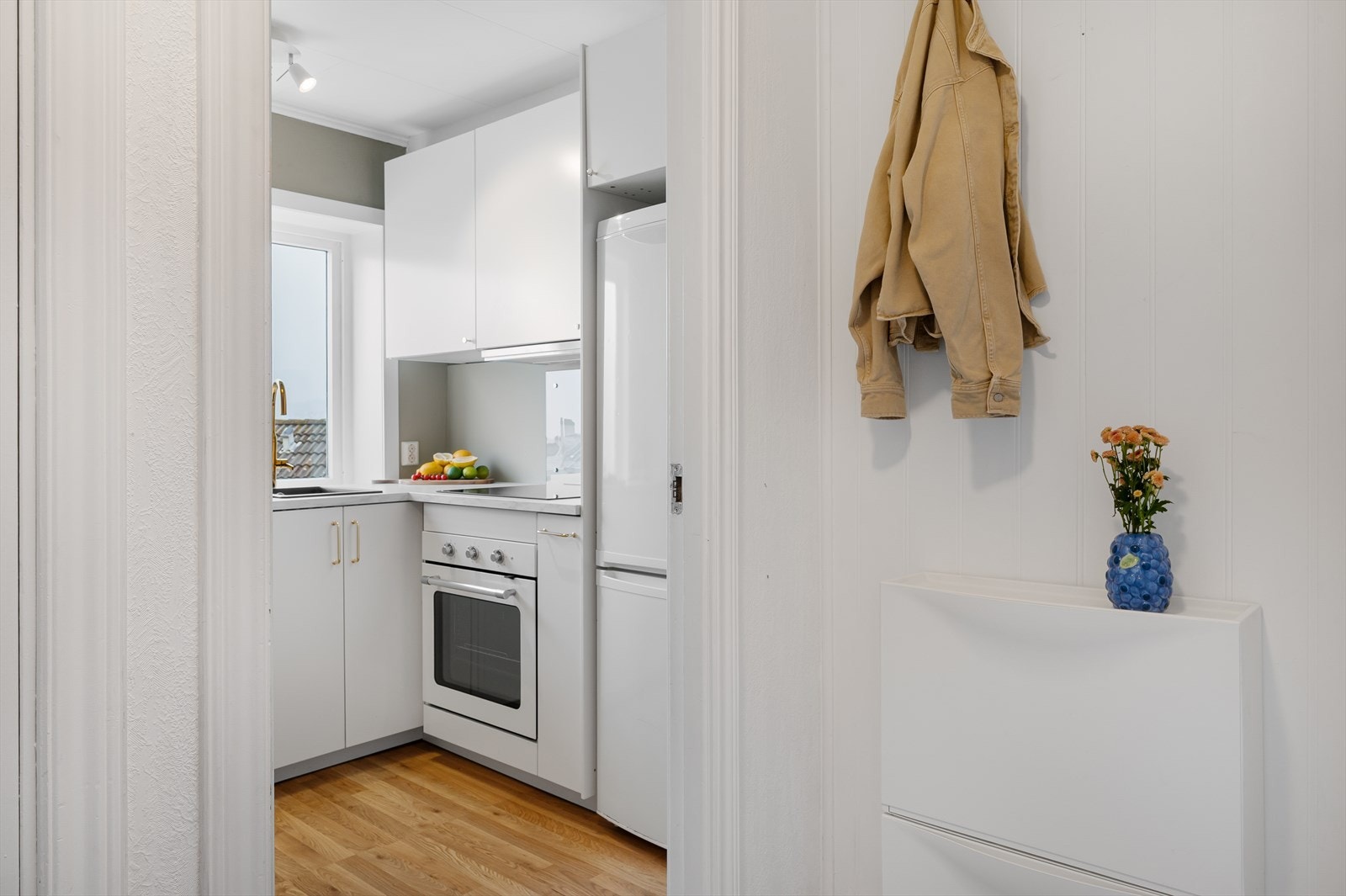 - I entreen/gangen har man god plass til oppheng av yttertøy - Galleribilde