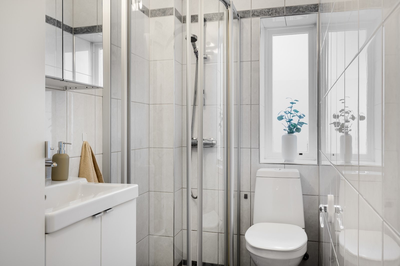 - Helfliset baderom på 2,9 m² - Galleribilde