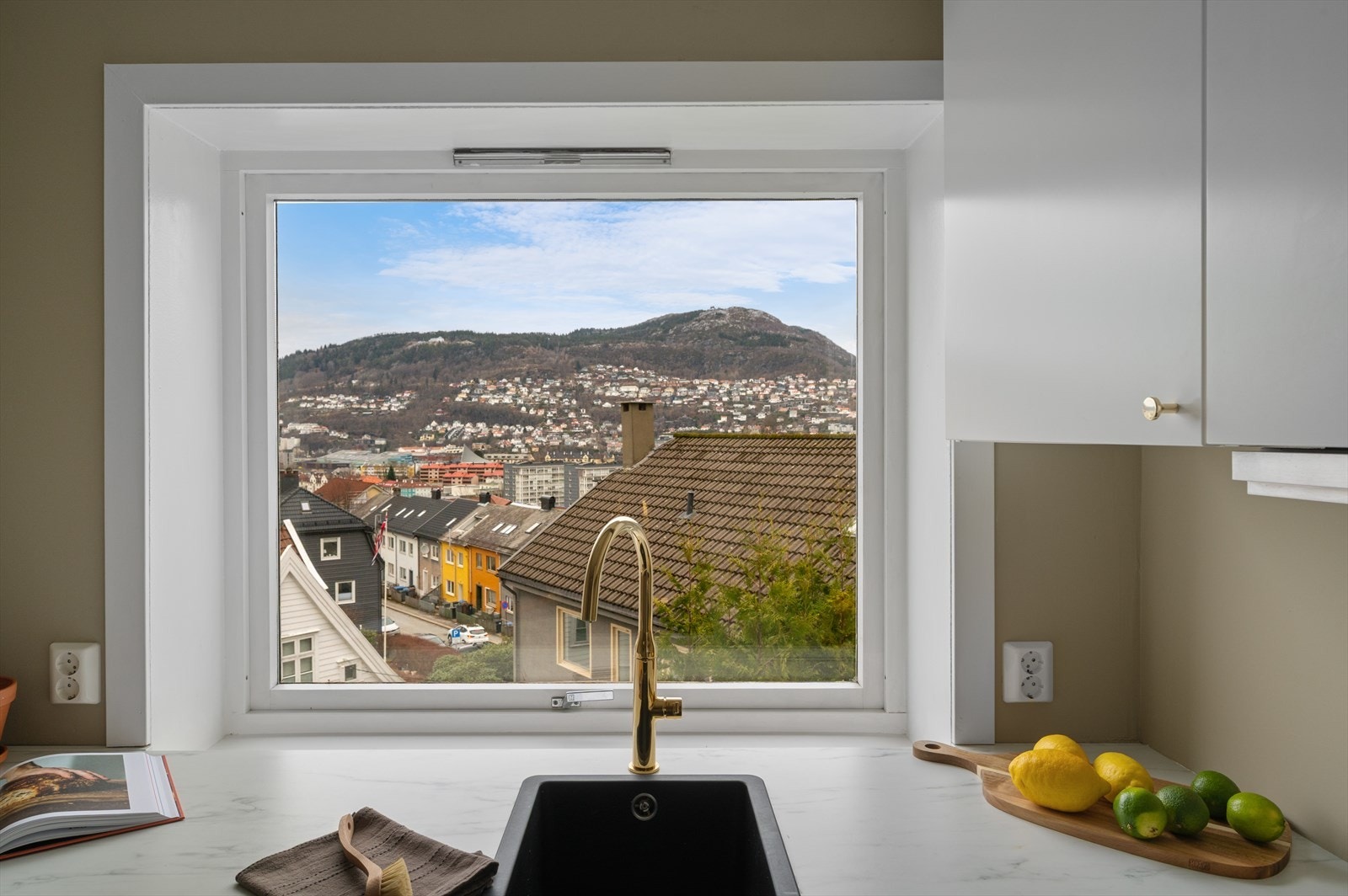 - Her kan middagen tilberedes samtidig som den flotte utsikten nytes - Galleribilde