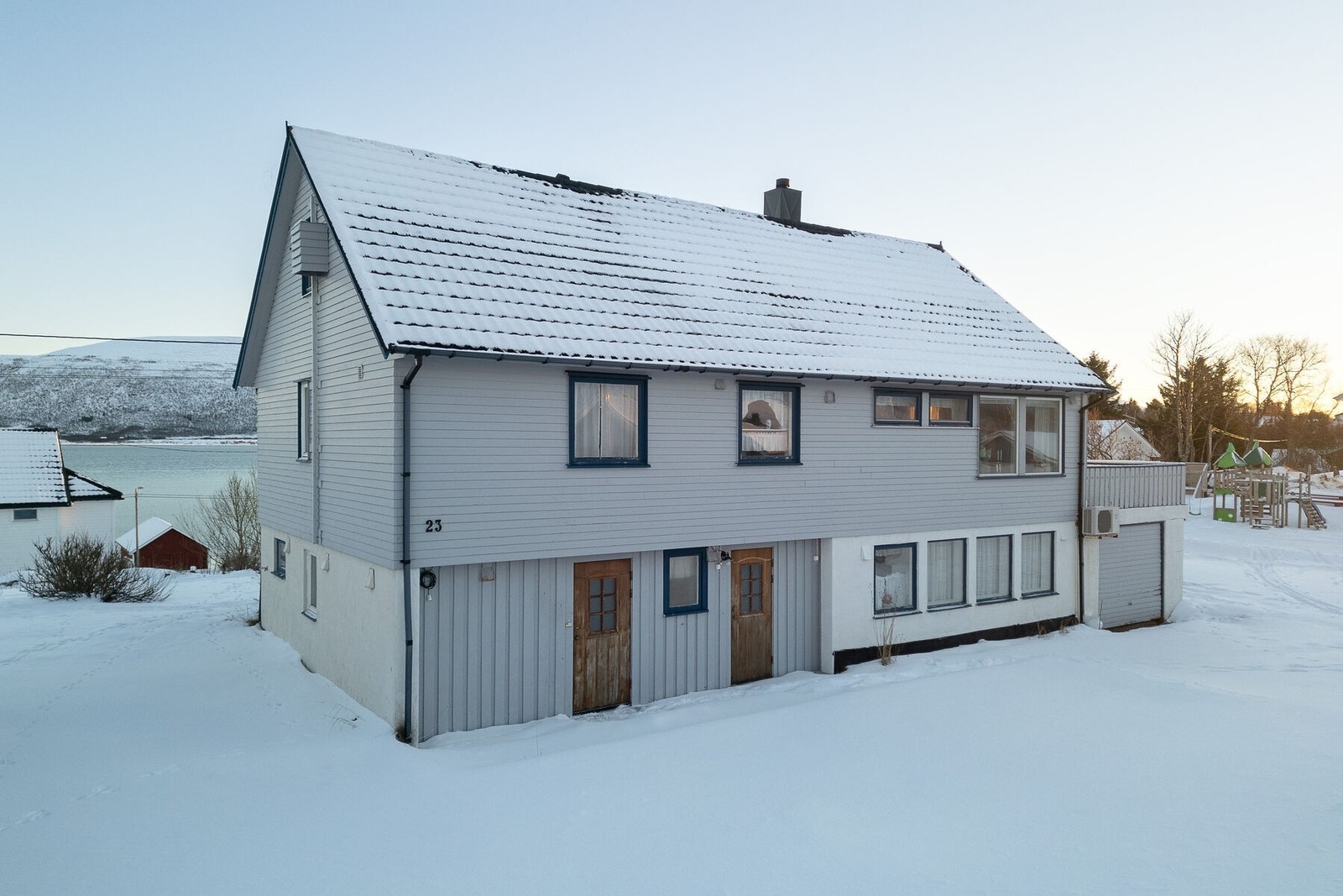 Boligen ble oppført i 1971 og fremstår generelt med normal standard og normalt vedlikeholdsnivå. Modernisering og vedlikehold kan påregnes. Galleribilde