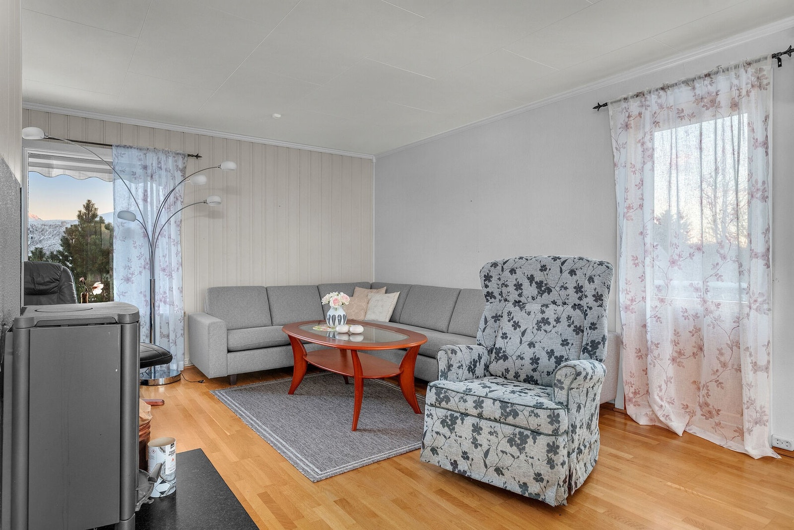 Store vindu slipper godt med lys inn. Galleribilde