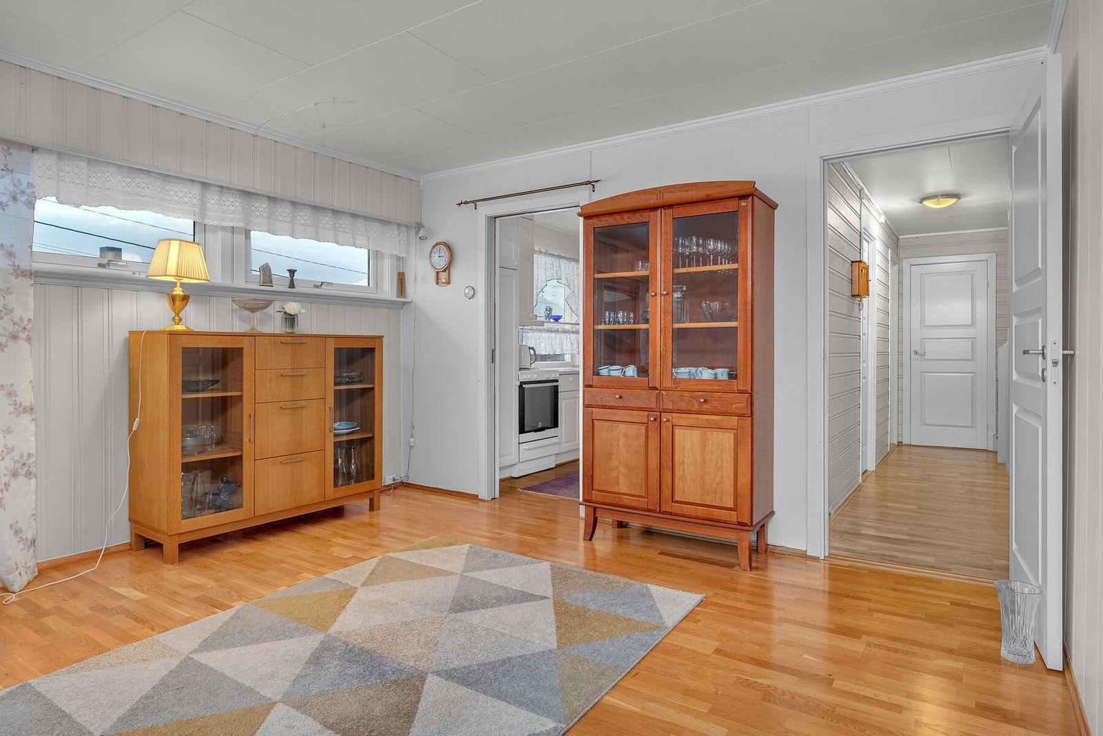 Stue, kjøkken og gang. Galleribilde