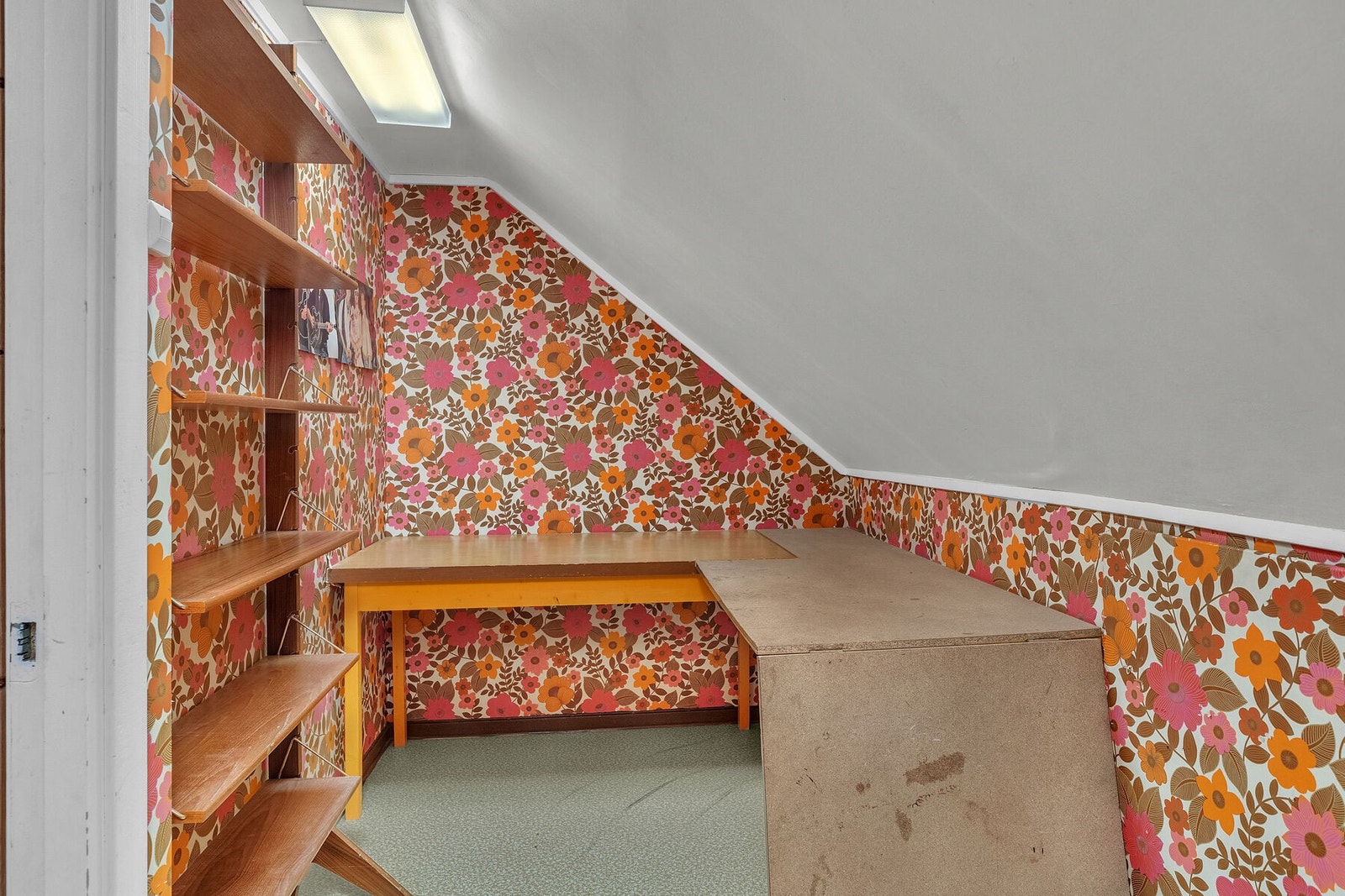 Kontor i loftsetasjen. (Loftsetasjen er ikke omsøkt, kontor er derav ikke godkjent) Galleribilde