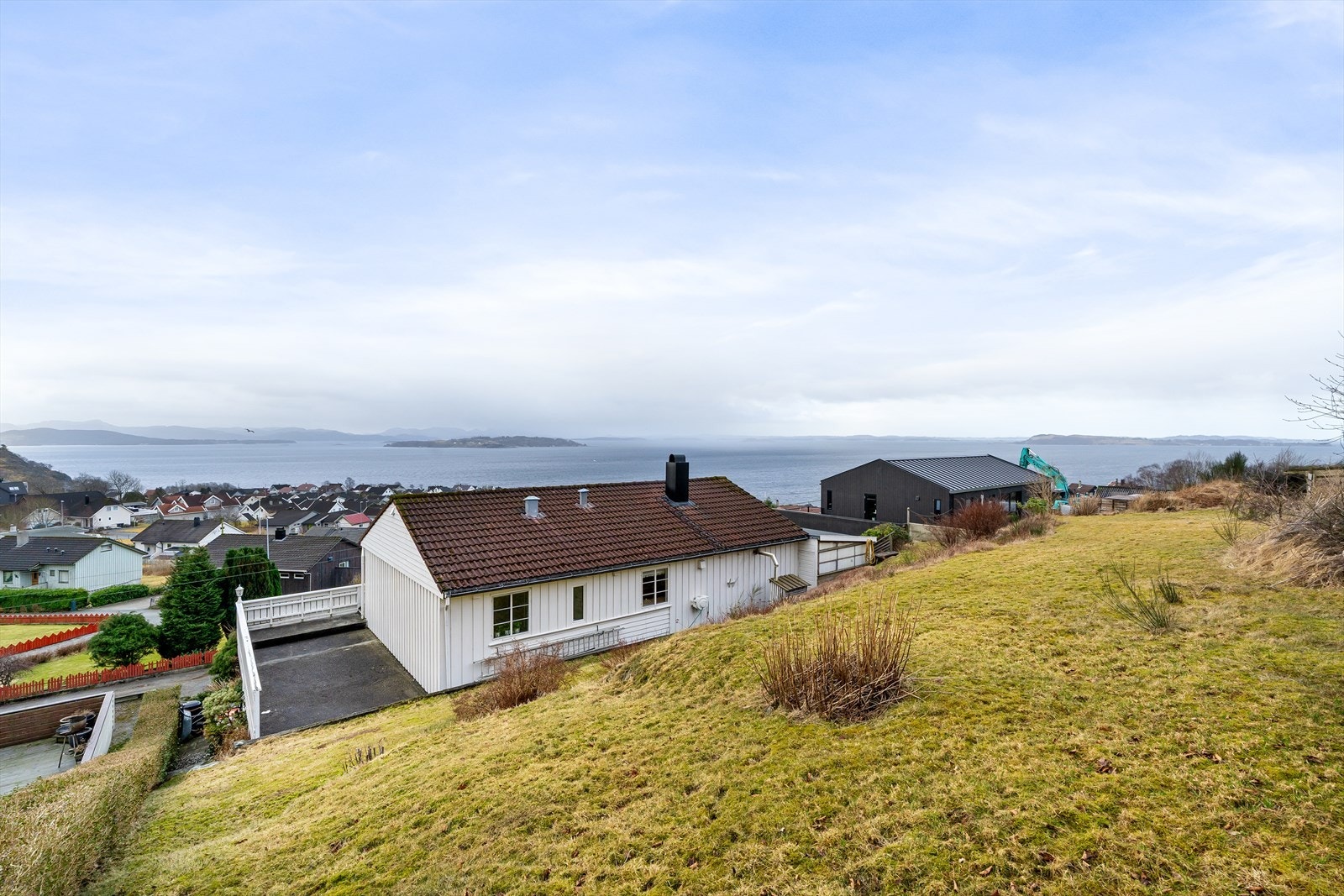 Boligen ligger fint med fantastisk utsikt Galleribilde