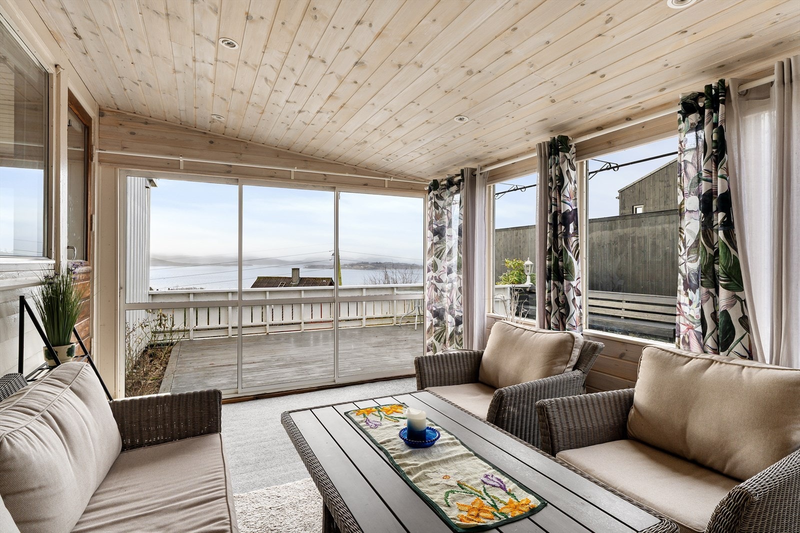 2. etasje - Utgang til hagestue fra stue Galleribilde