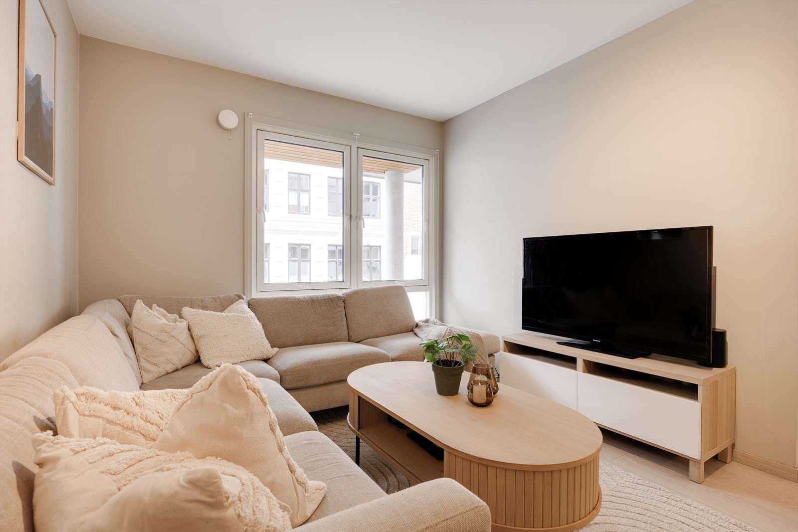 Her ligger alt til rette for både rolige hverdagskvelder og hyggelige sammenkomster med familie og venner. Galleribilde