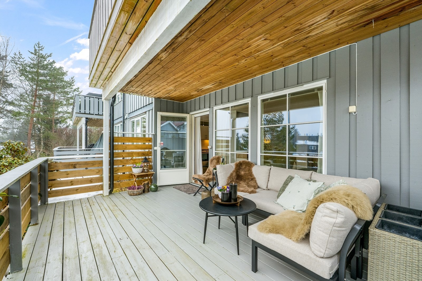 Her er det god plass til loungemøblement og gassgrill Galleribilde