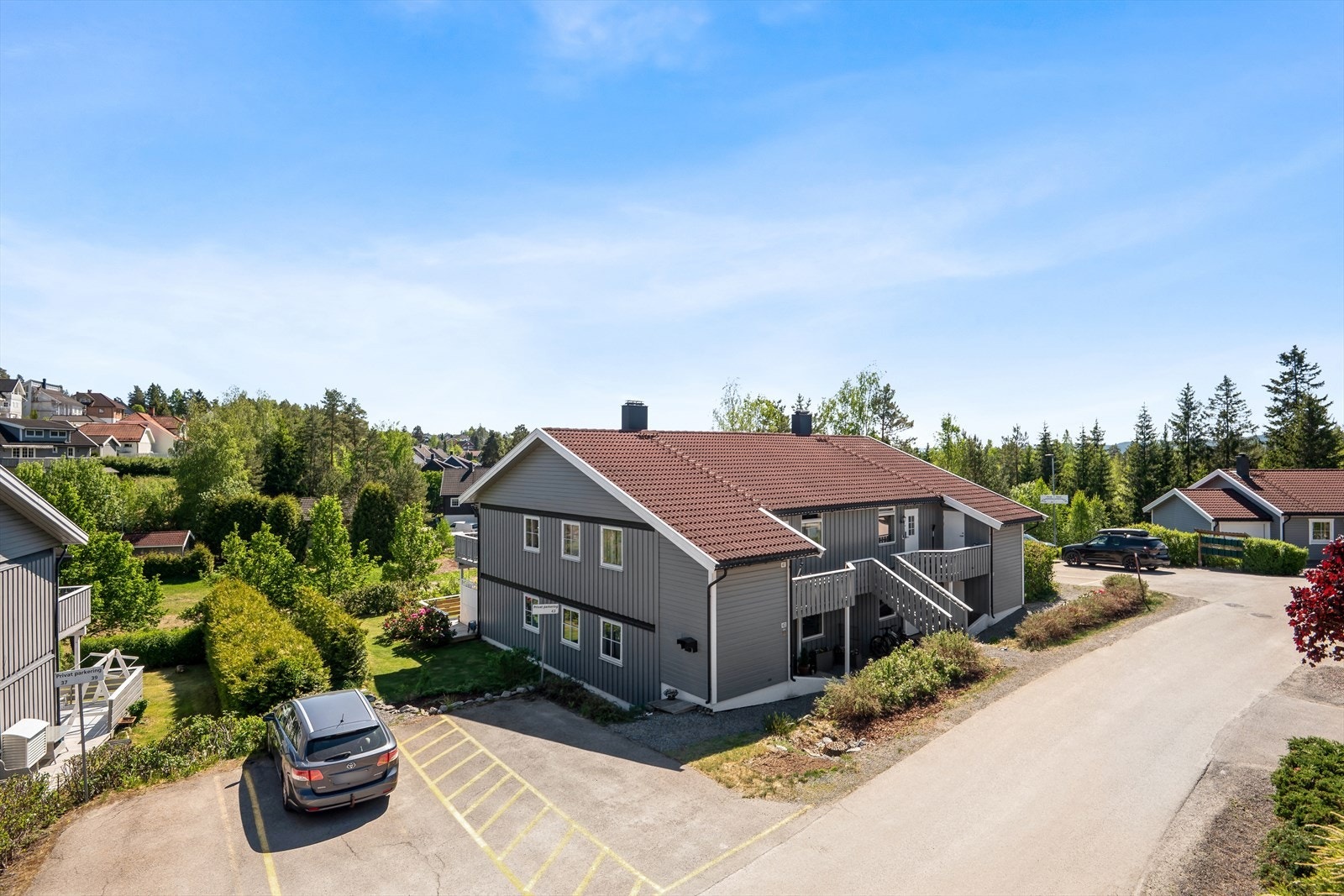 Boligen ligger i et barnevennlig og tilbaketrukket område i blindvei Galleribilde