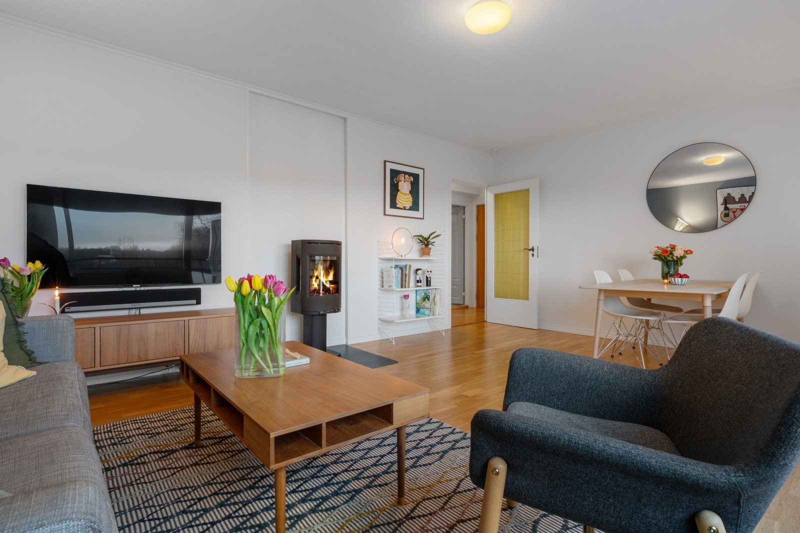 God plass til både sofa, tv-og spisegruppe Galleribilde