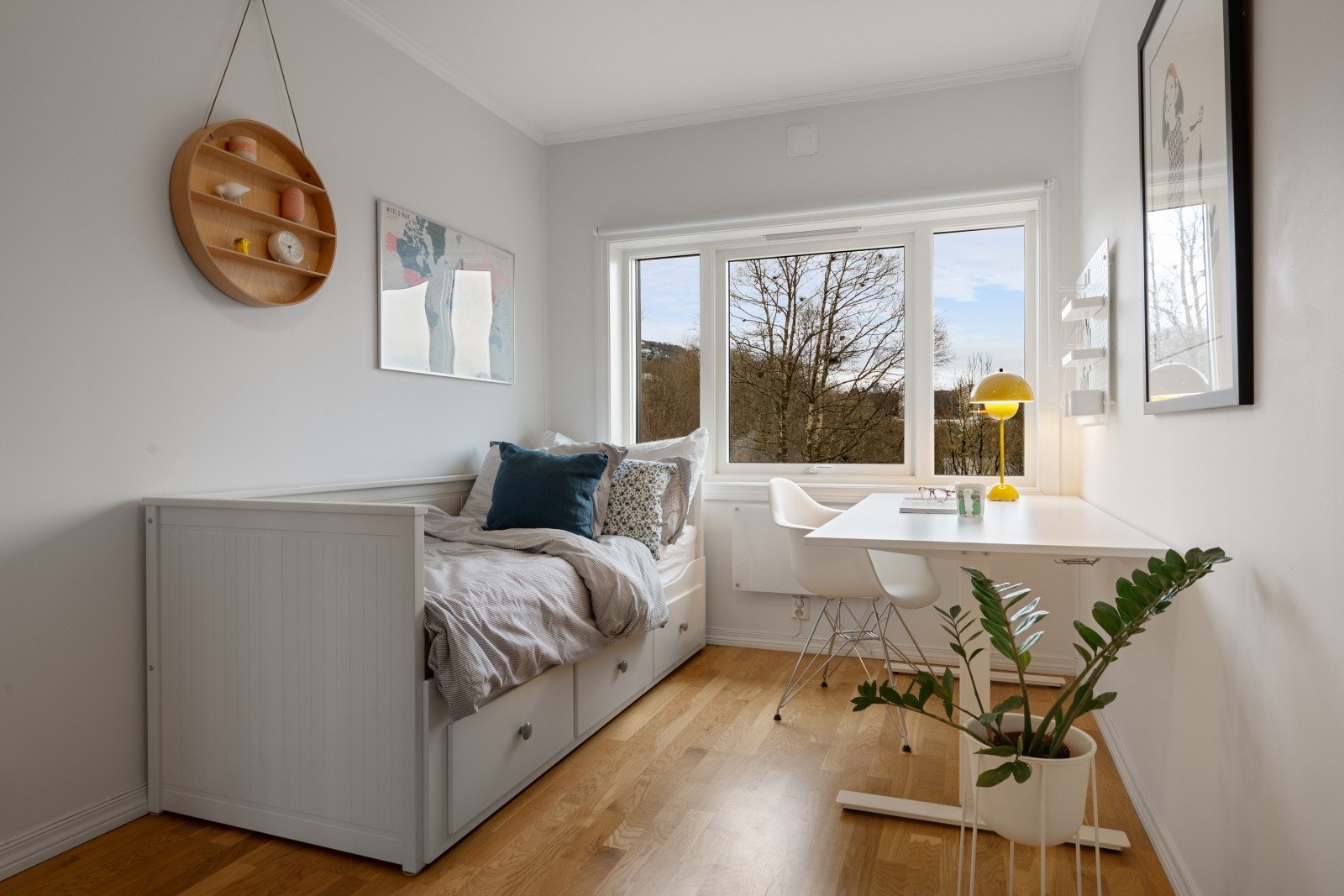 Soverom 2 er også på hele 10kvm. Også her er det 3-stavs parkett Galleribilde