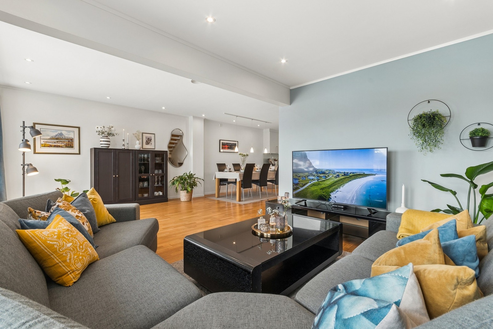 Leiligheten oppvarmes med fjernvarme, og har i tillegg balansert ventilasjonsanlegg. Energimerke Grønn B. Galleribilde