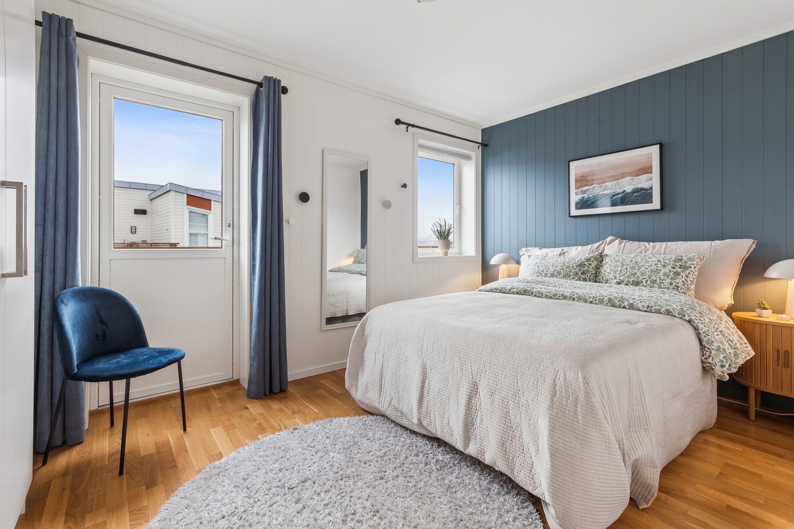 Soverom 2 er av svært god størrelse, og har utgang til en romslig balkong. Galleribilde