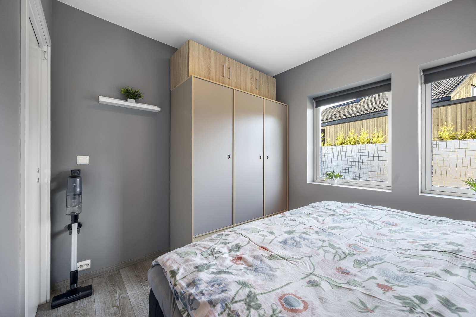 God plass til garderobeskap langs den ene veggen Galleribilde