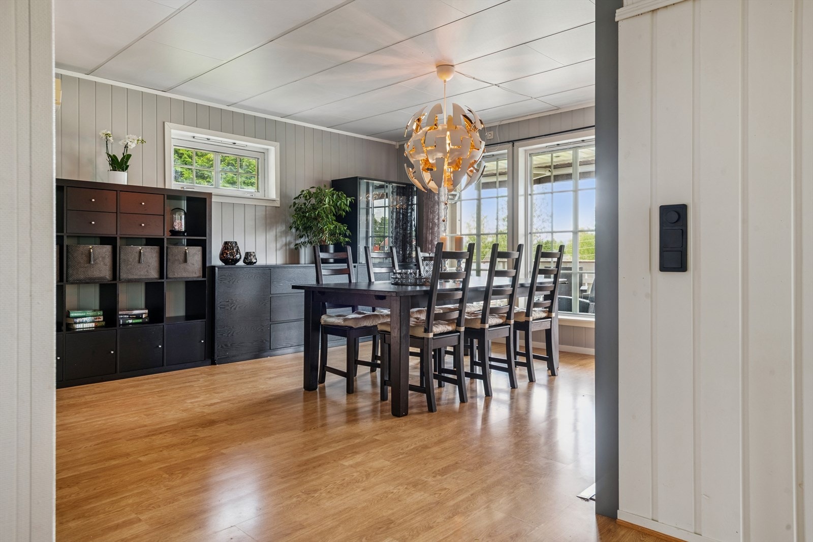 I stuen er det god plass til spisebord med tilhørende stoler. Galleribilde