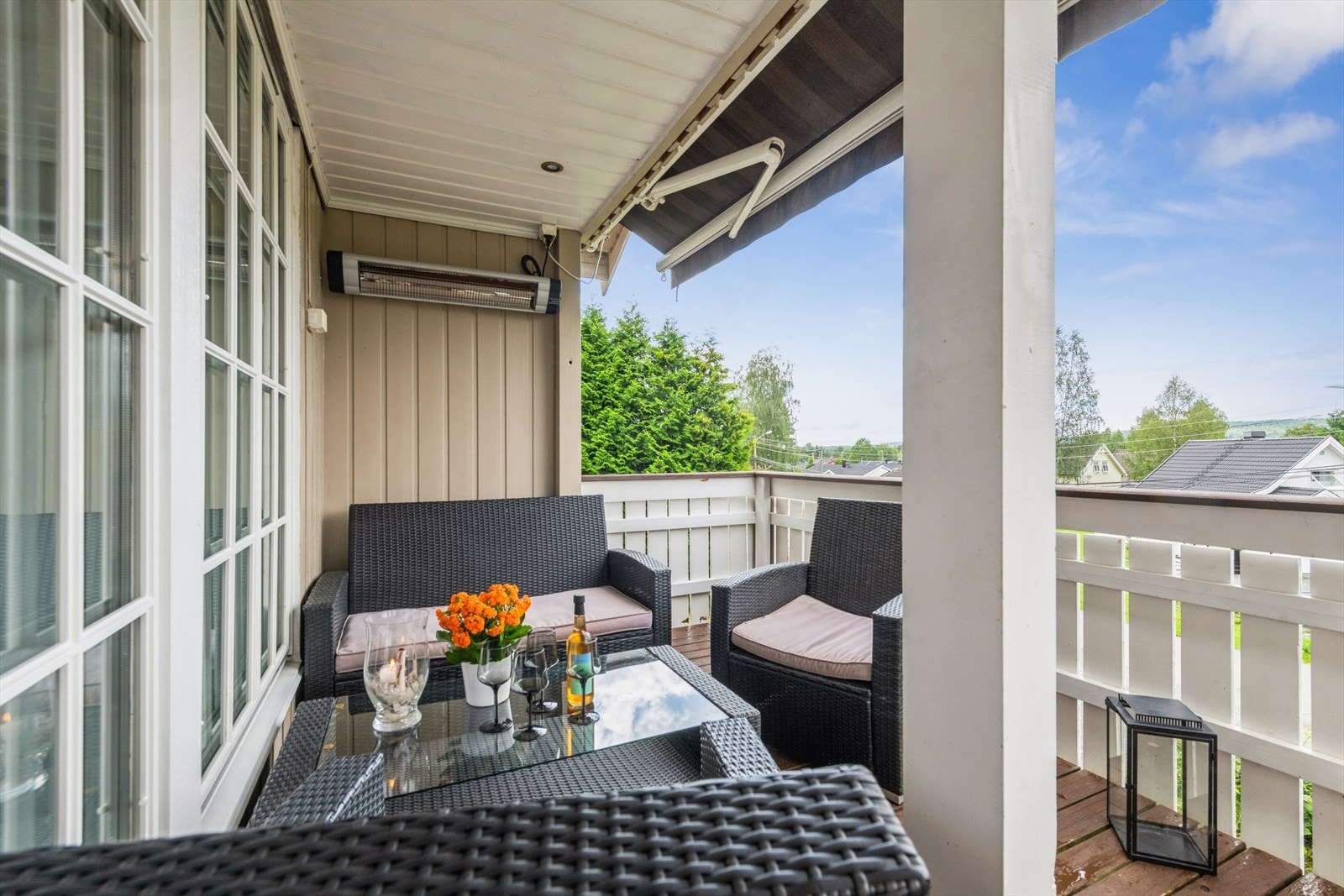 Boligen har en Balkongmålt til ca. 18 kvm med adkomst fra spisestue. Galleribilde