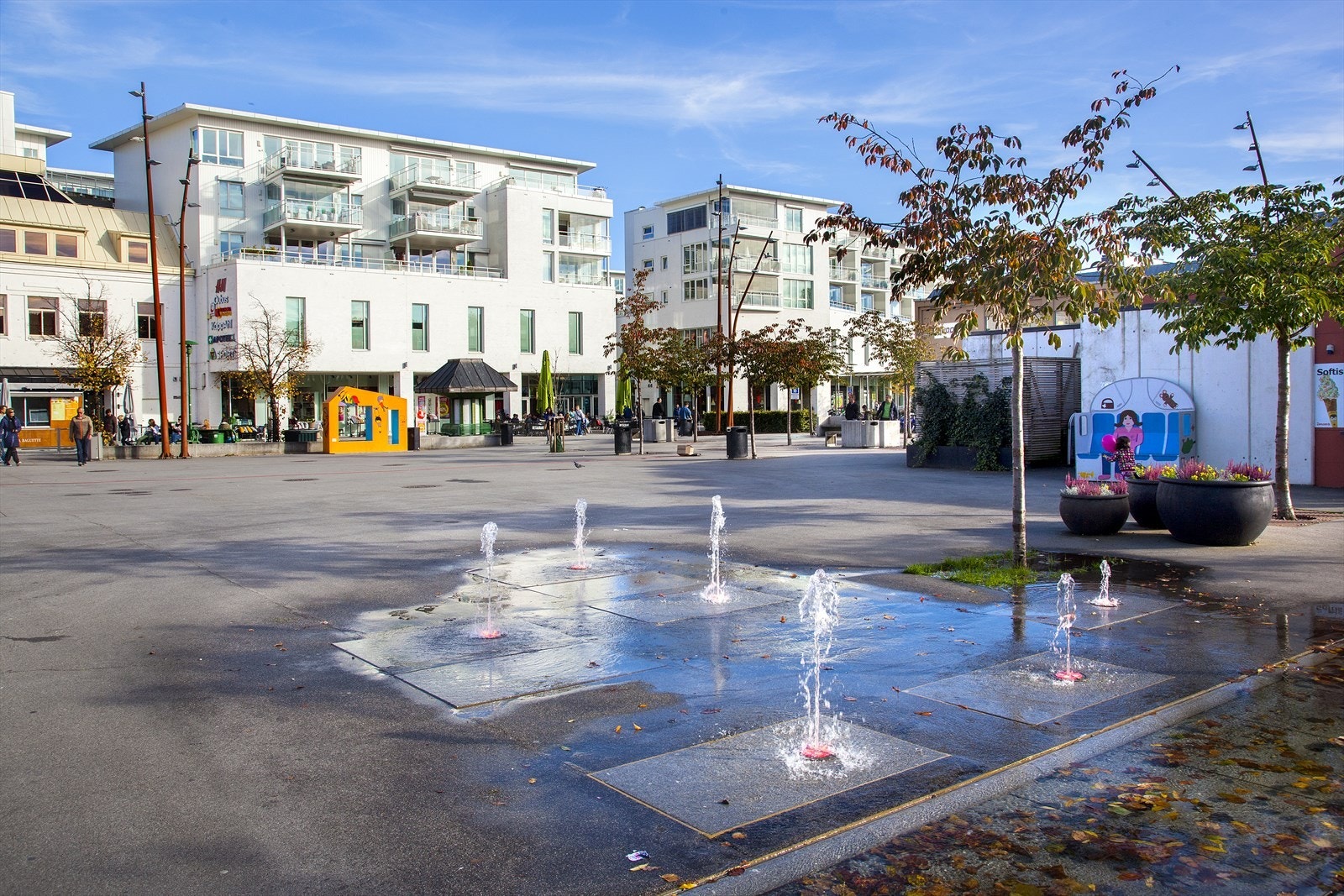 Få min. gange fra leiligheten befinner du deg i hjerte av Sandefjord sentrum. Galleribilde