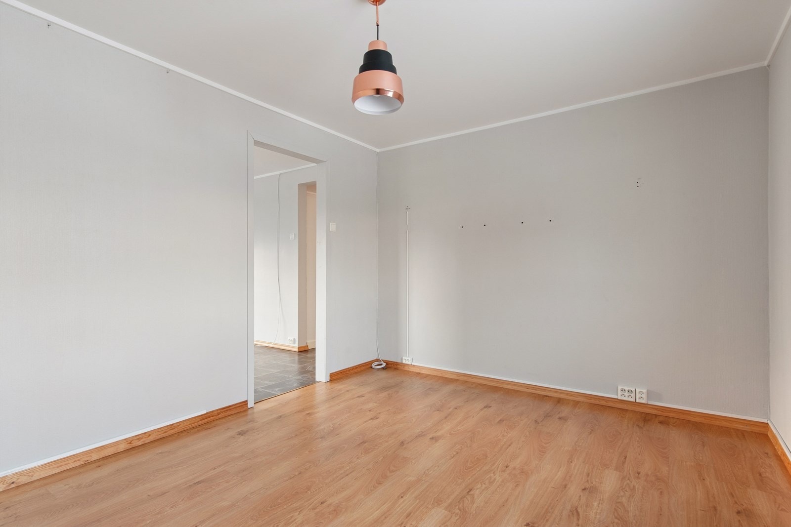 Hovedsoverom med plass til dobbeltseng og nattbord. Galleribilde