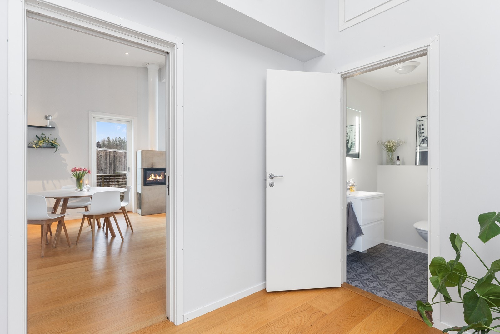 Etasjen byr i tillegg på 2 soverom, samt et toalettrom Galleribilde