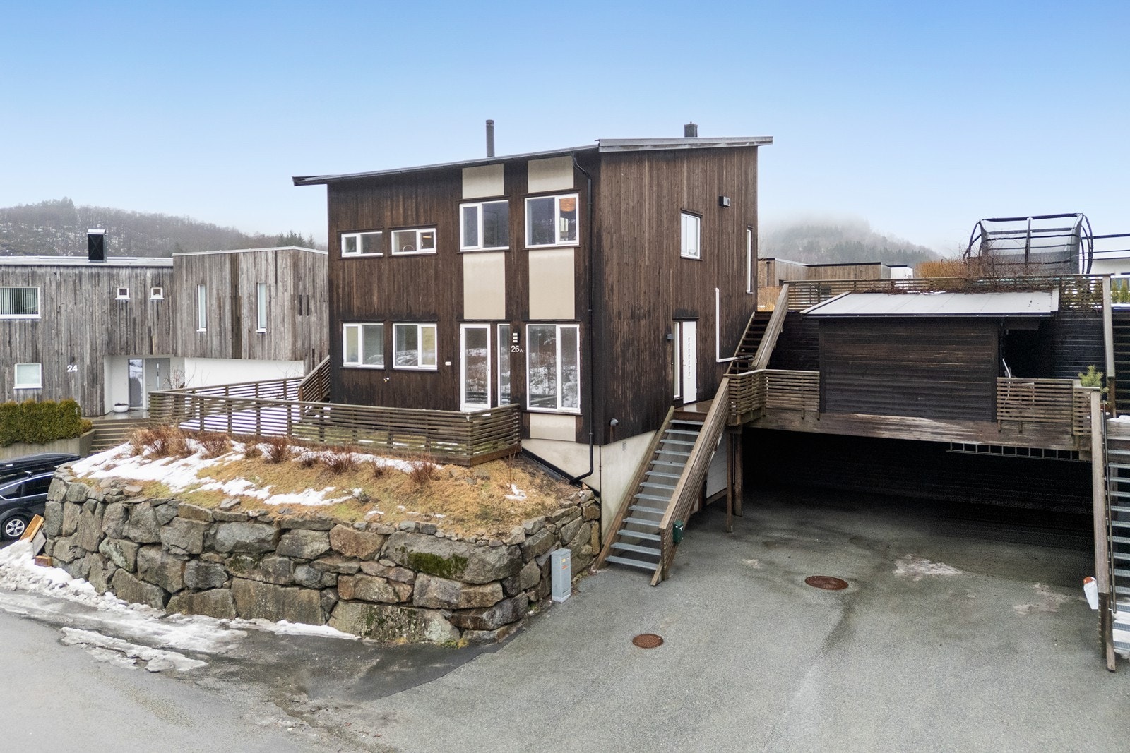 Dobbel garasje under boligen Galleribilde